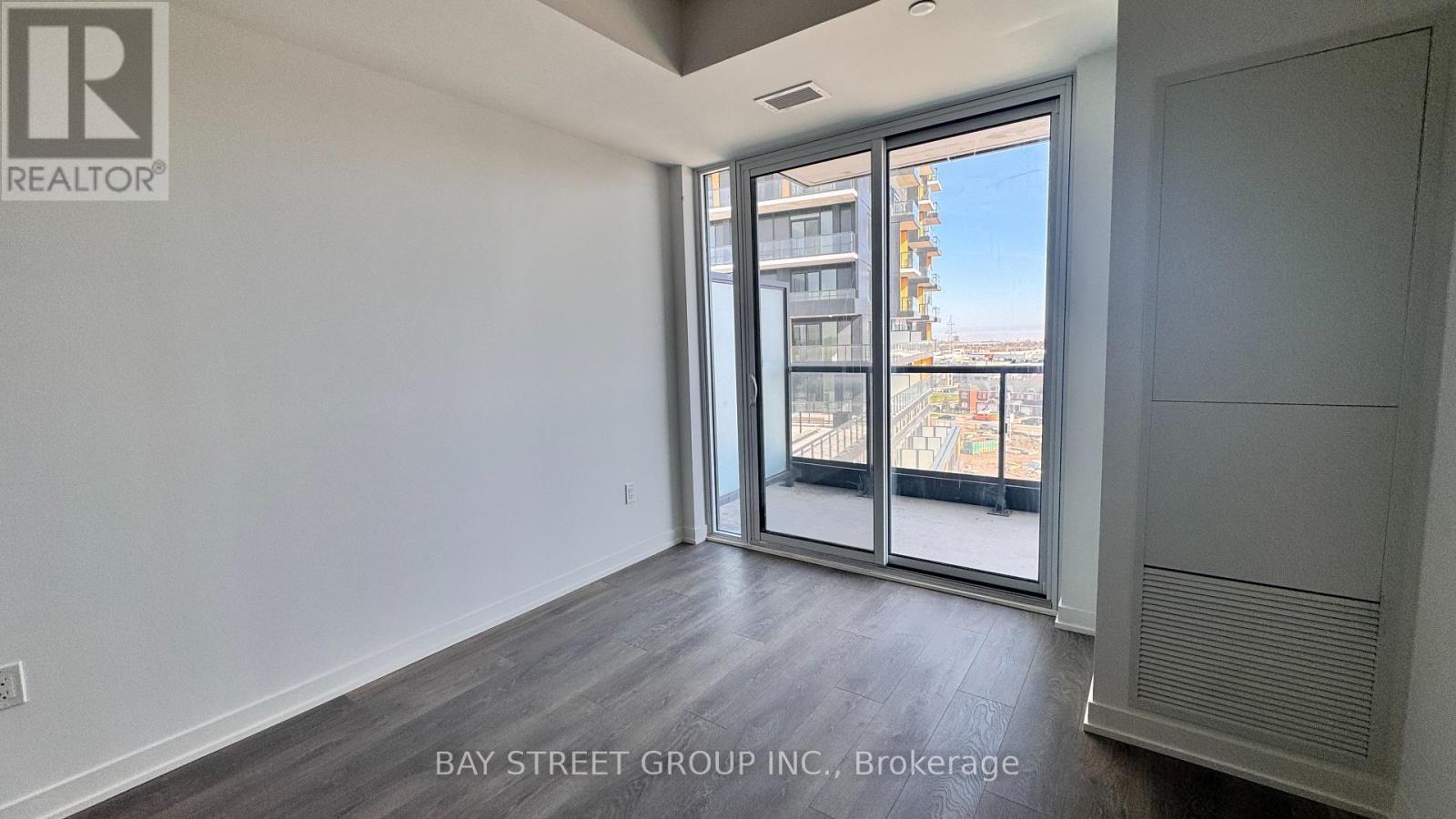 D711 - 4878 Powers Common, Burlington, ON - Indoor Photo Showing Other Room