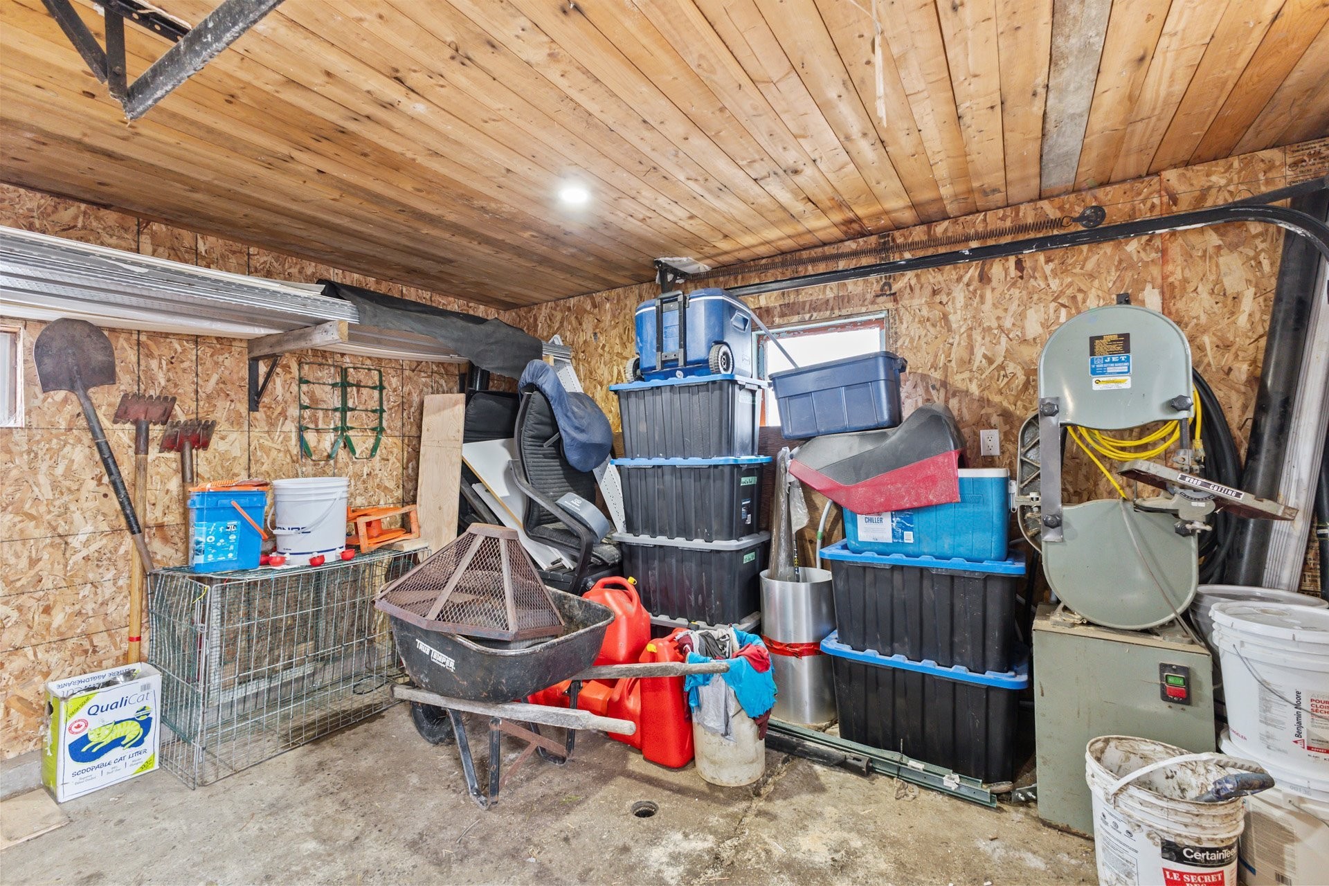 Garage - 534 Ch. St-Emmanuel, Saint-Clet, QC - Indoor Photo Showing Basement
