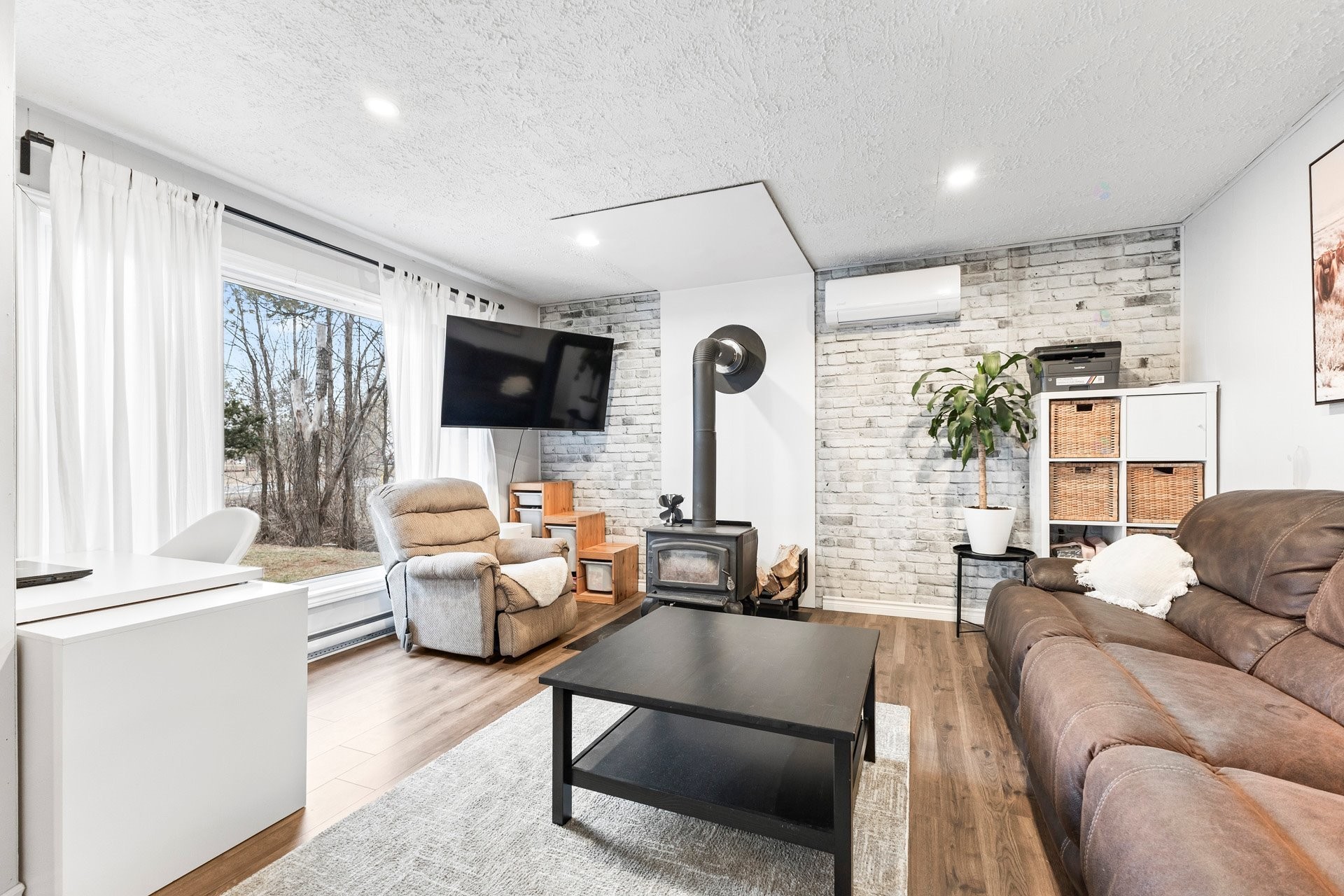 Living Room - 534 Ch. St-Emmanuel, Saint-Clet, QC - Indoor Photo Showing Living Room