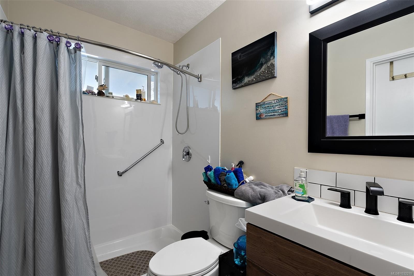 1573 Charlotte St, Crofton, BC