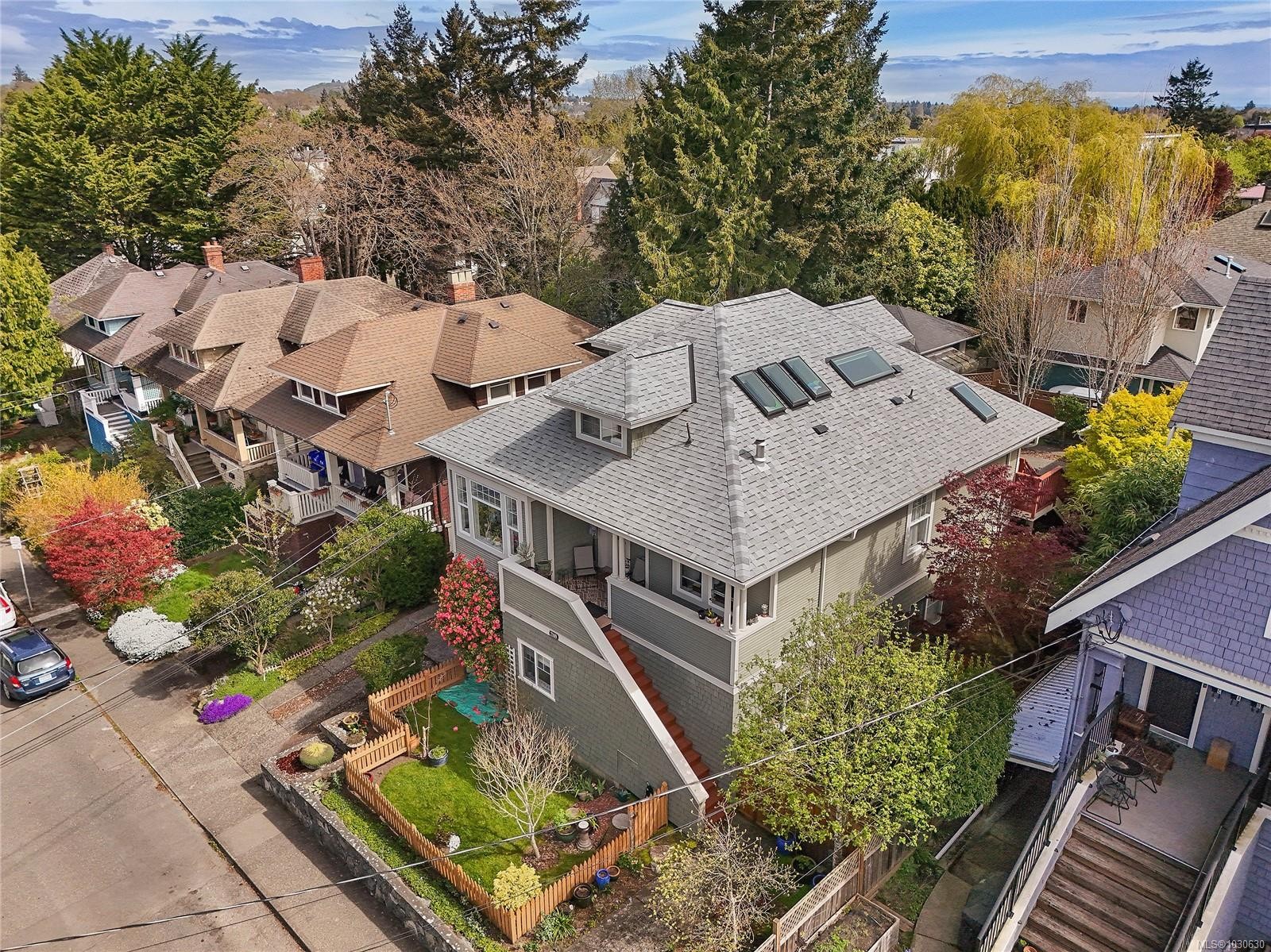 4-2109 Chambers St, Victoria, BC - Outdoor