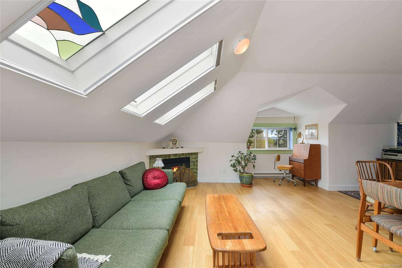 4-2109 Chambers St, Victoria, BC - Indoor