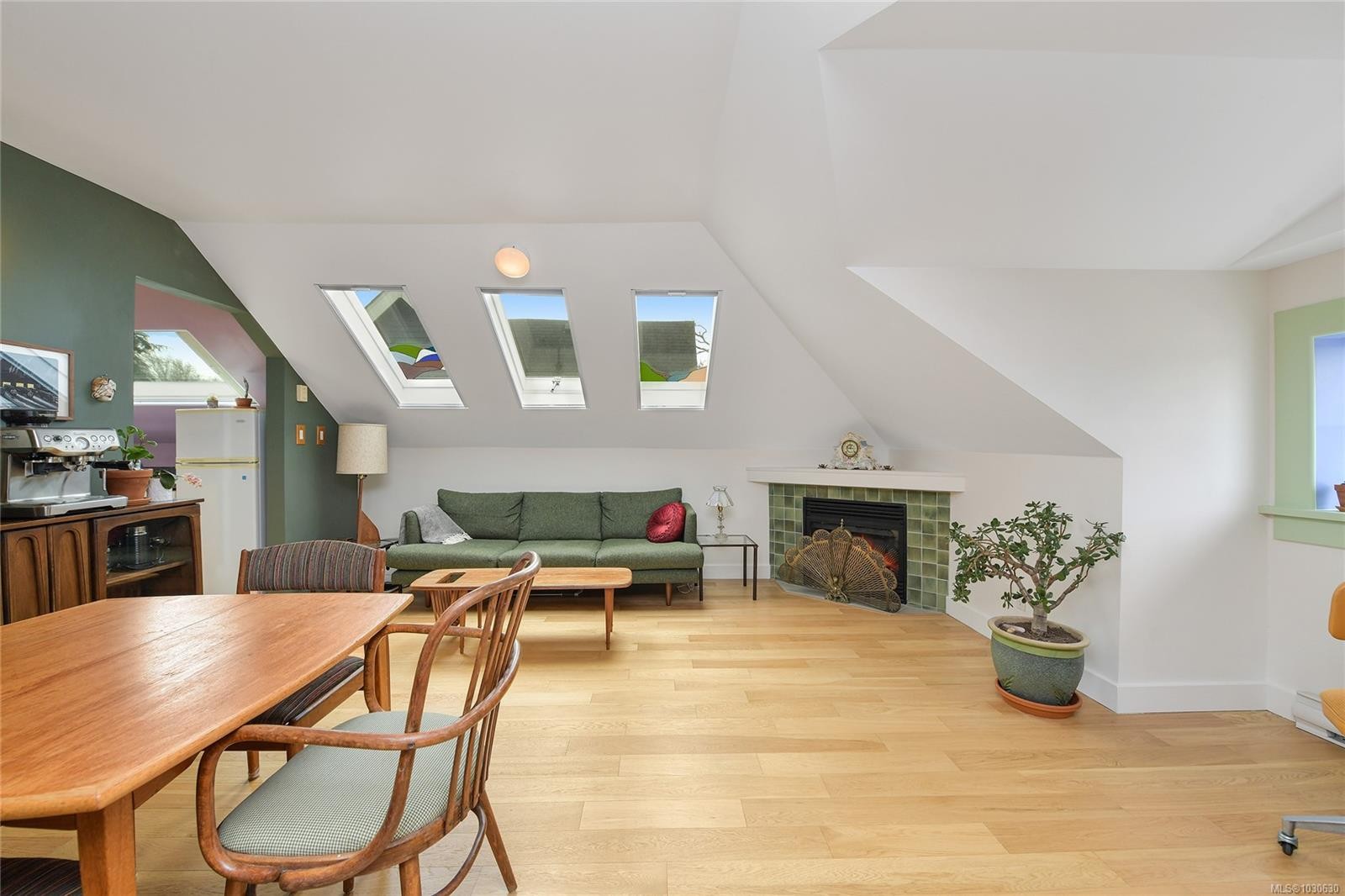 4-2109 Chambers St, Victoria, BC - Indoor Photo Showing Dining Room