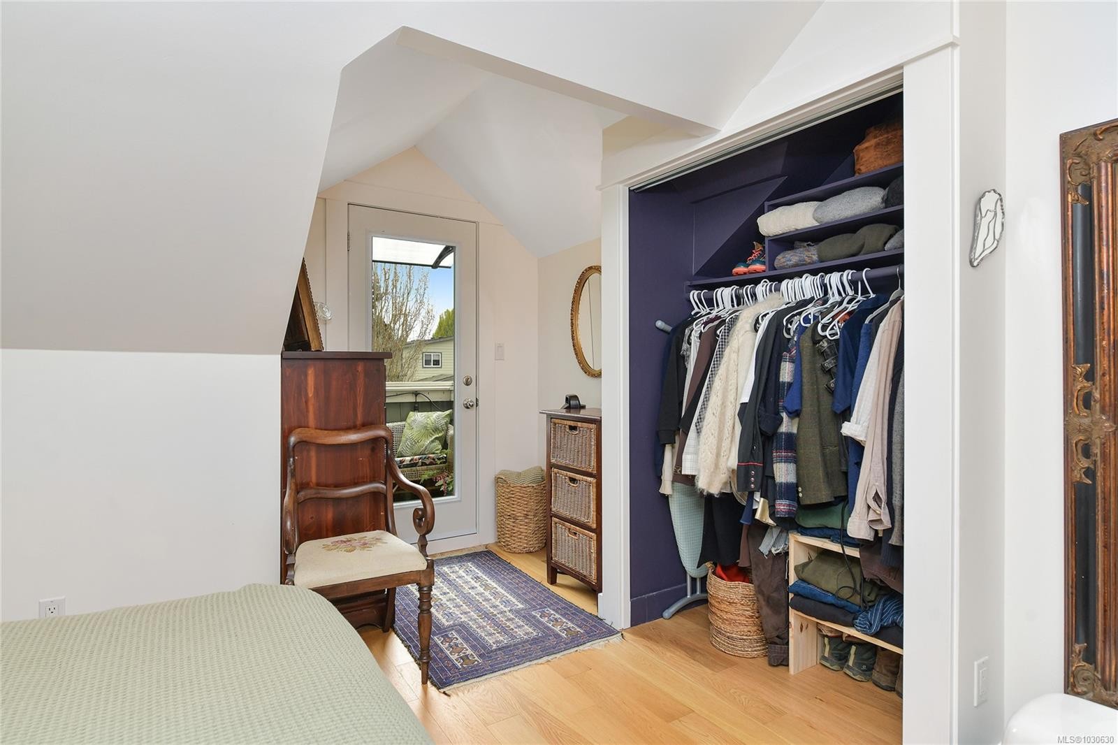 4-2109 Chambers St, Victoria, BC - Indoor