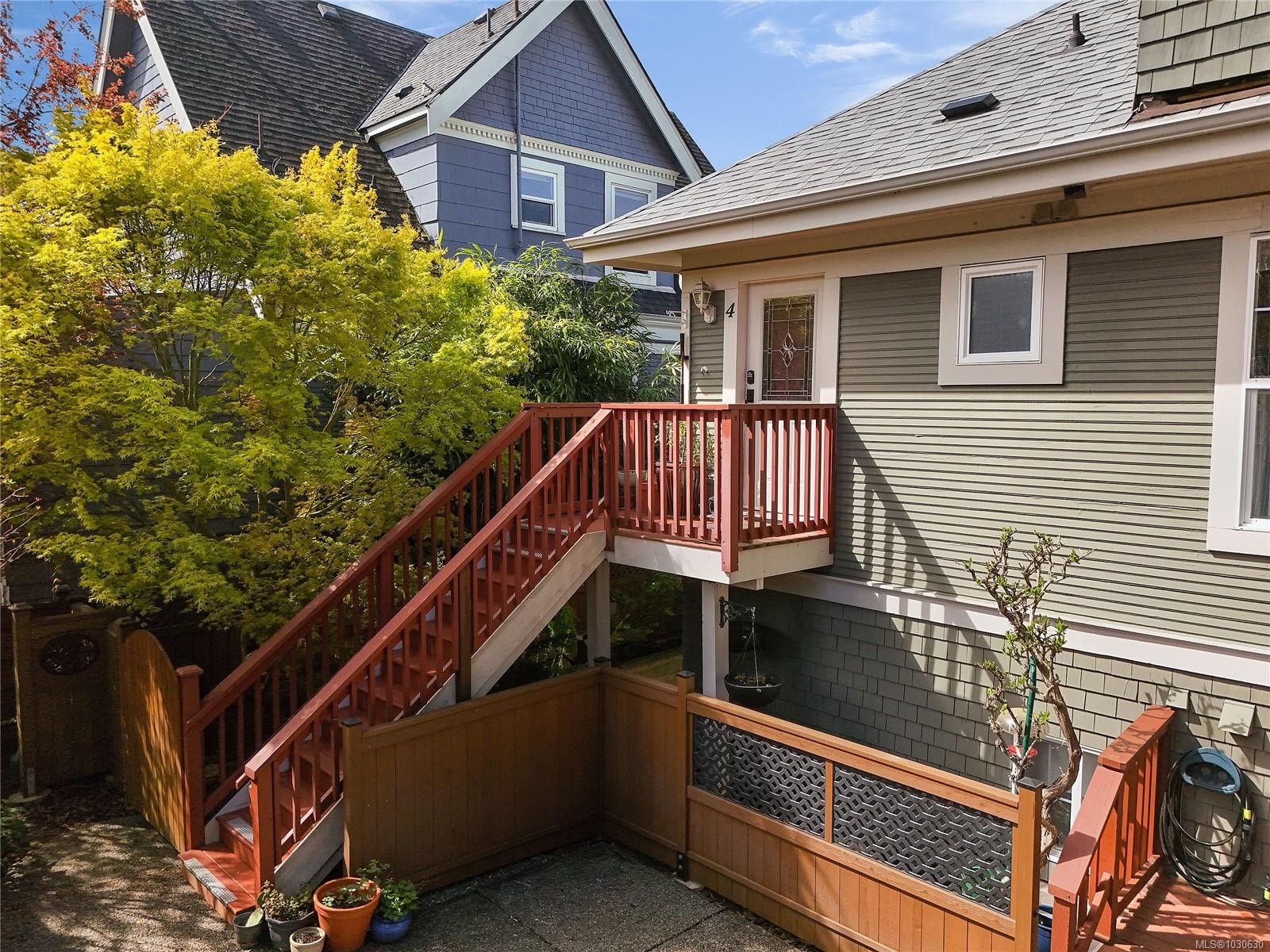 4-2109 Chambers St, Victoria, BC - Outdoor With Exterior