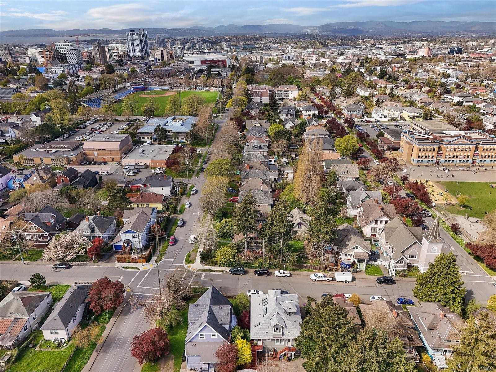 4-2109 Chambers St, Victoria, BC - Outdoor With View