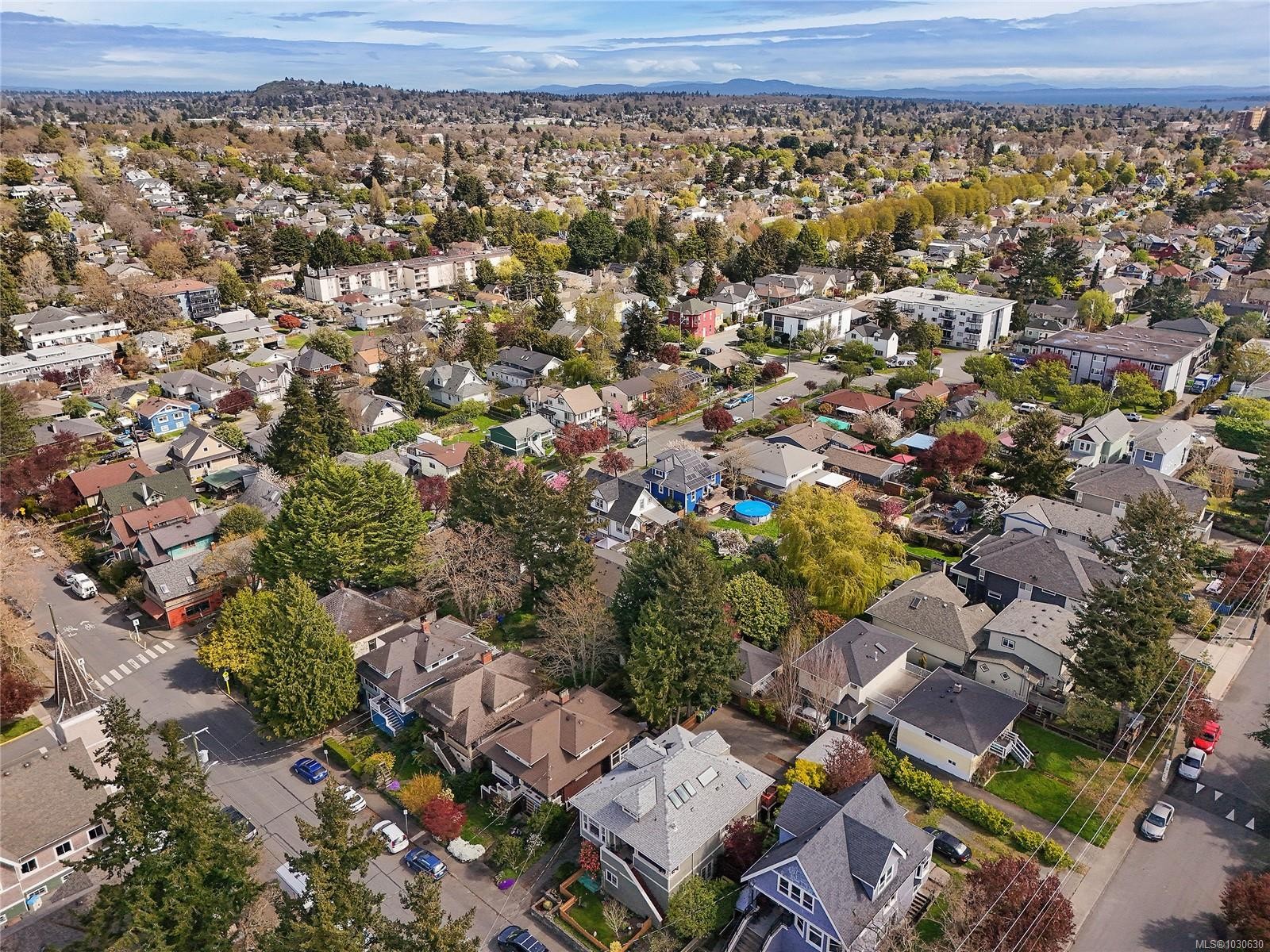 4-2109 Chambers St, Victoria, BC - Outdoor With View