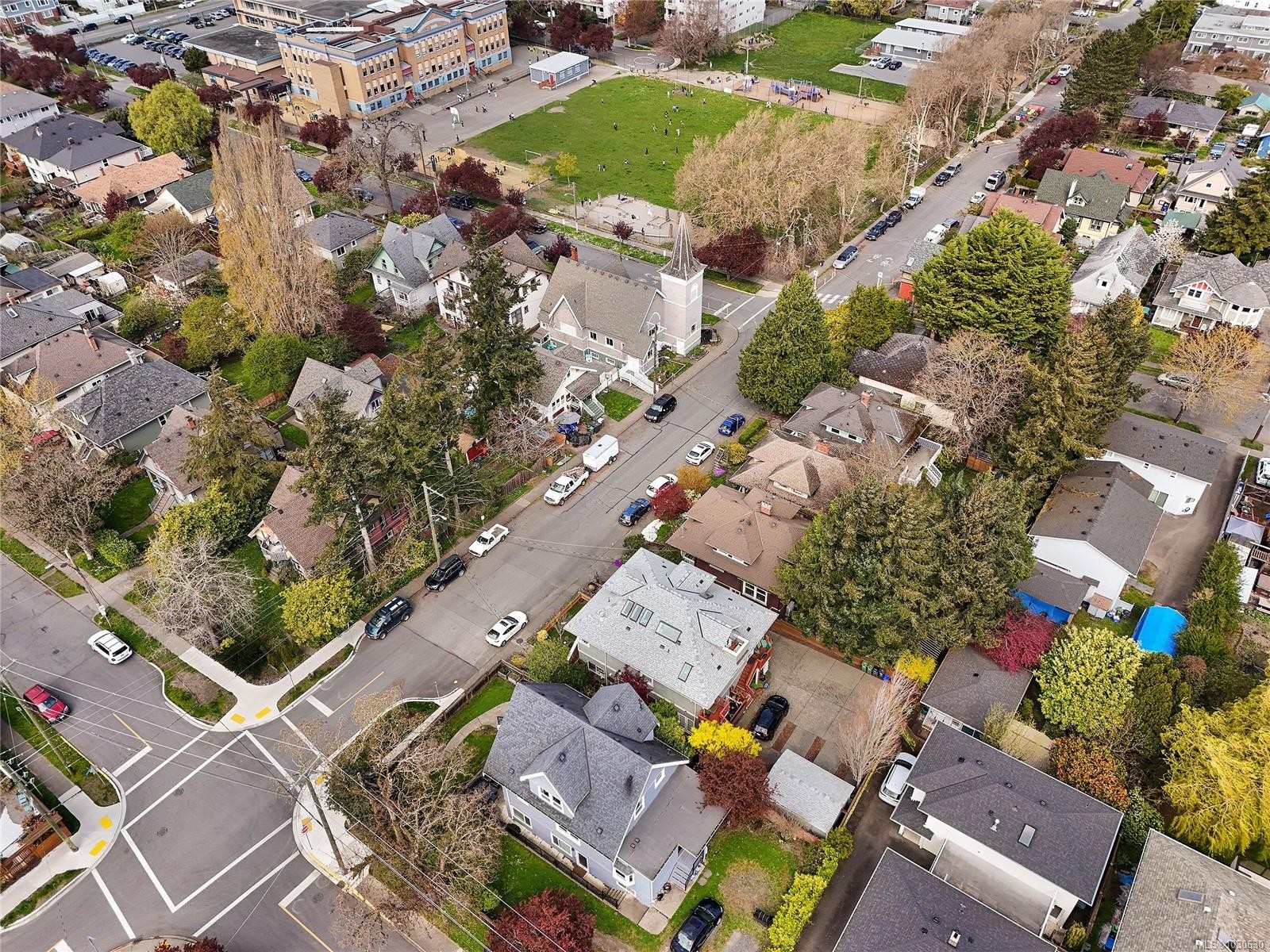 4-2109 Chambers St, Victoria, BC - Outdoor With View