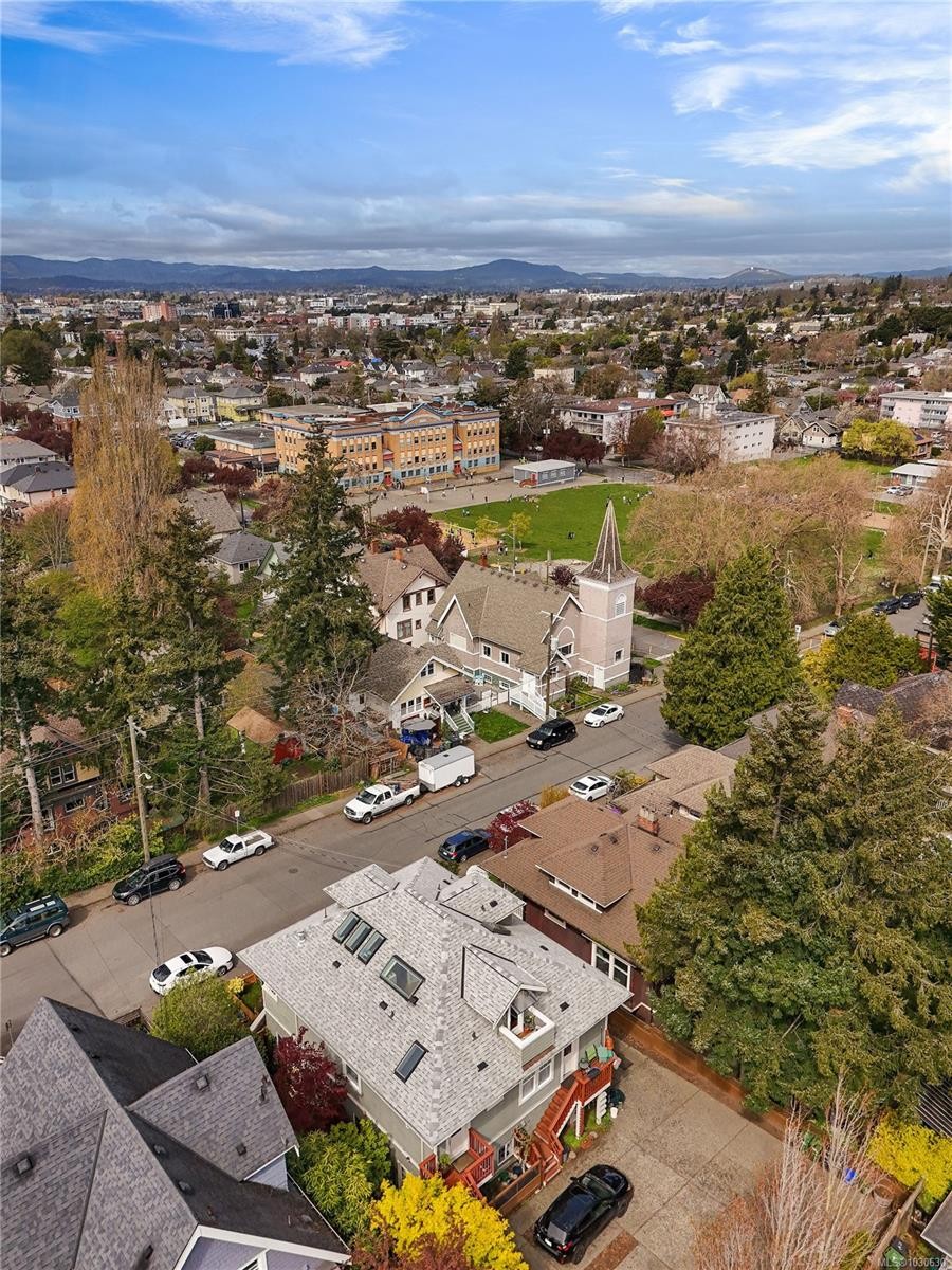 4-2109 Chambers St, Victoria, BC - Outdoor With View