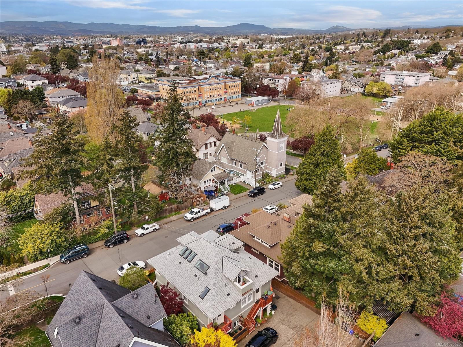 4-2109 Chambers St, Victoria, BC - Outdoor With View