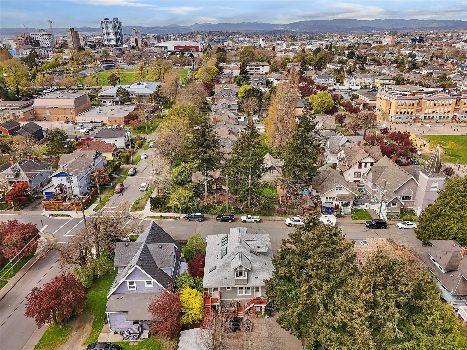 4-2109 Chambers St, Victoria, BC - Outdoor With View
