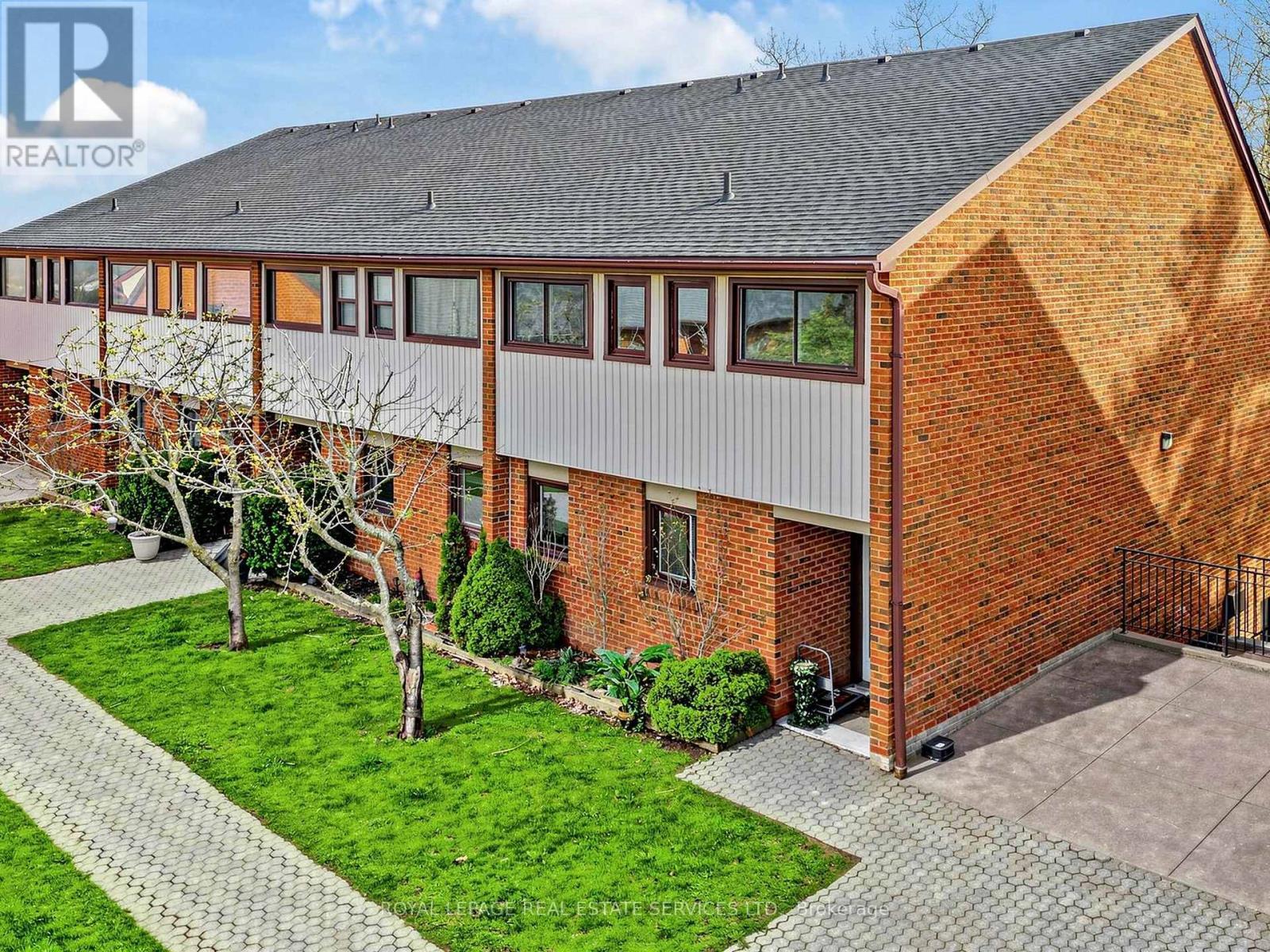 21 - 530 Falgarwood Drive, Oakville, ON - Outdoor