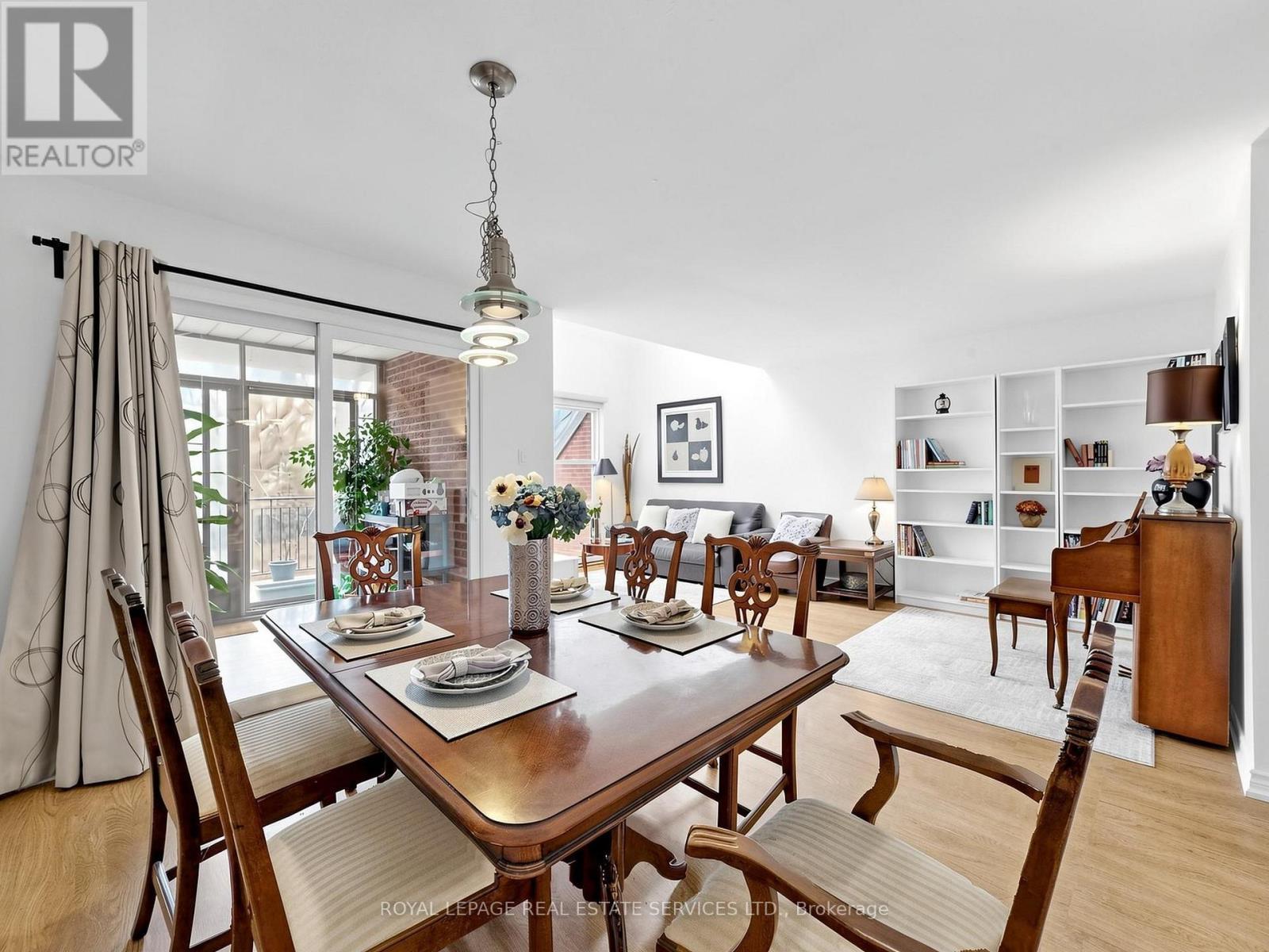 21 - 530 Falgarwood Drive, Oakville, ON - Indoor Photo Showing Dining Room
