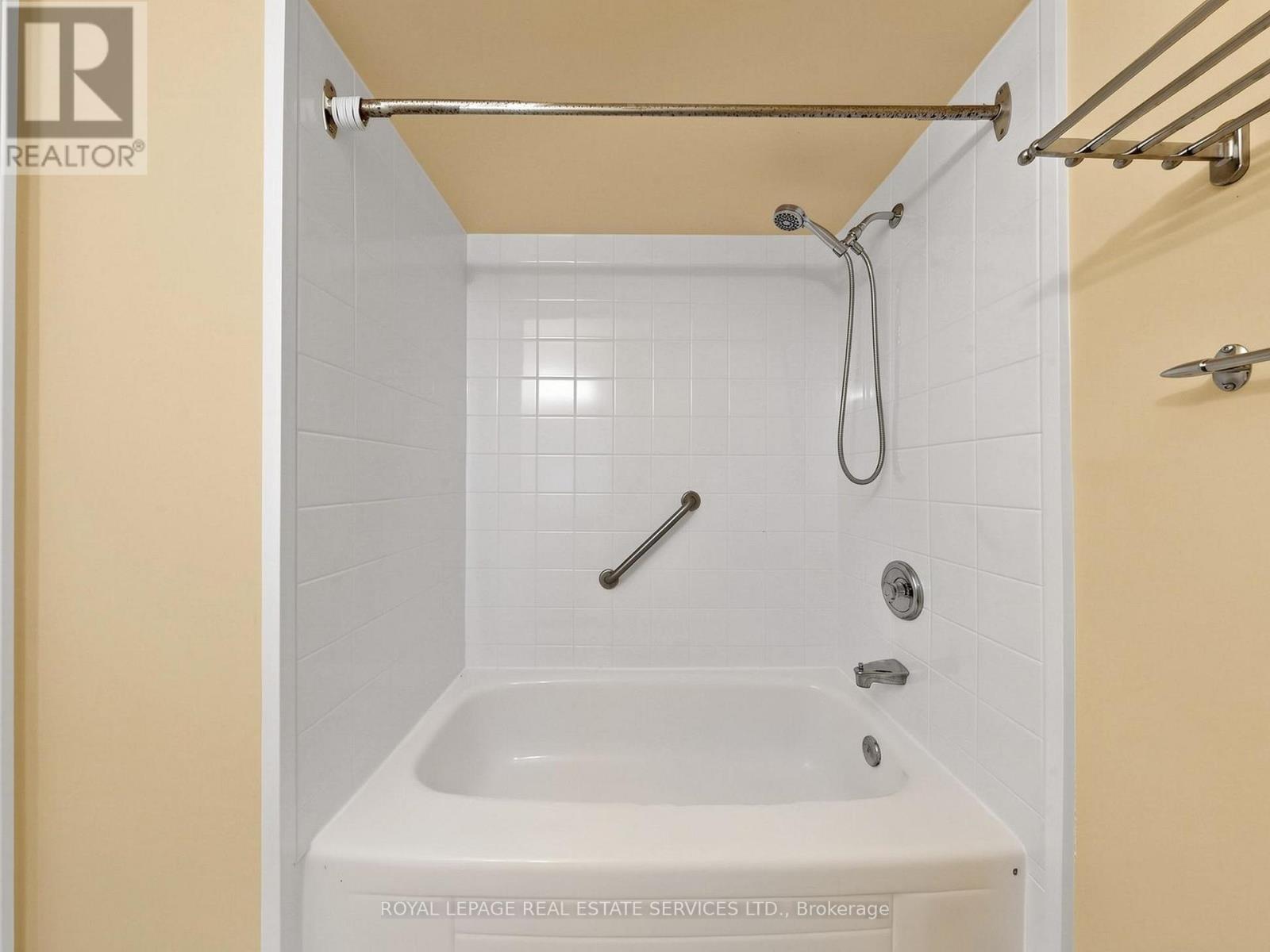 21 - 530 Falgarwood Drive, Oakville, ON - Indoor Photo Showing Bathroom