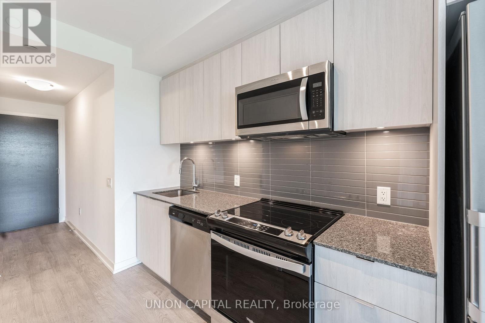 601W - 3 Rosewater Street E, Richmond Hill, ON - Indoor Photo Showing Kitchen With Upgraded Kitchen