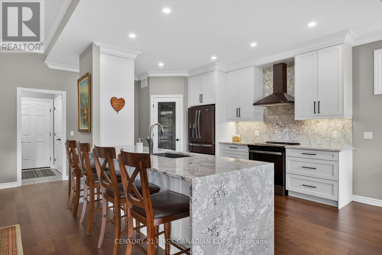 1307 Sandy Somerville Drive, London South (South A), ON - Indoor Photo Showing Kitchen With Upgraded Kitchen