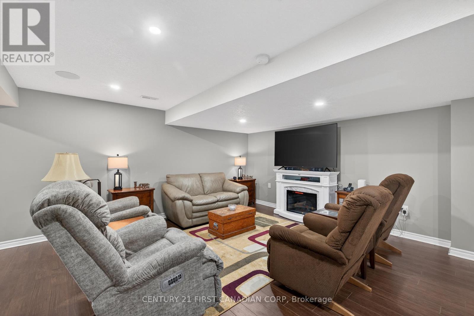1307 Sandy Somerville Drive, London South (South A), ON - Indoor With Fireplace