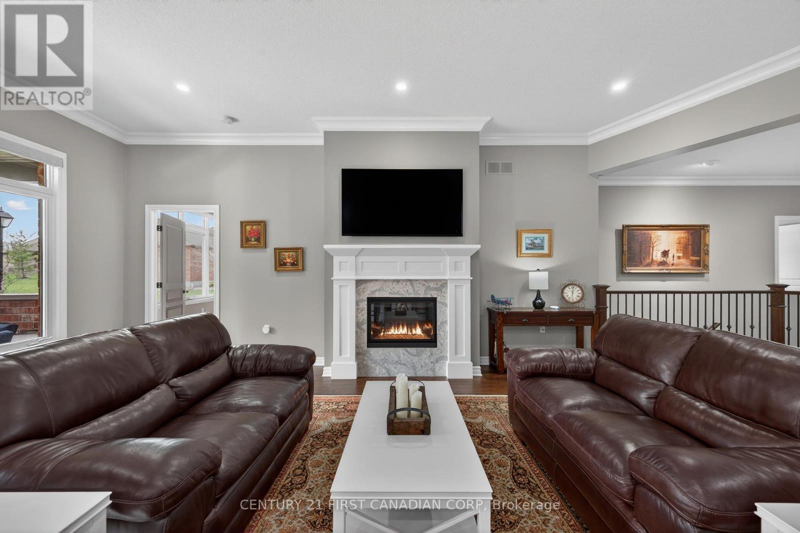 1307 Sandy Somerville Drive, London South (South A), ON - Indoor Photo Showing Living Room With Fireplace