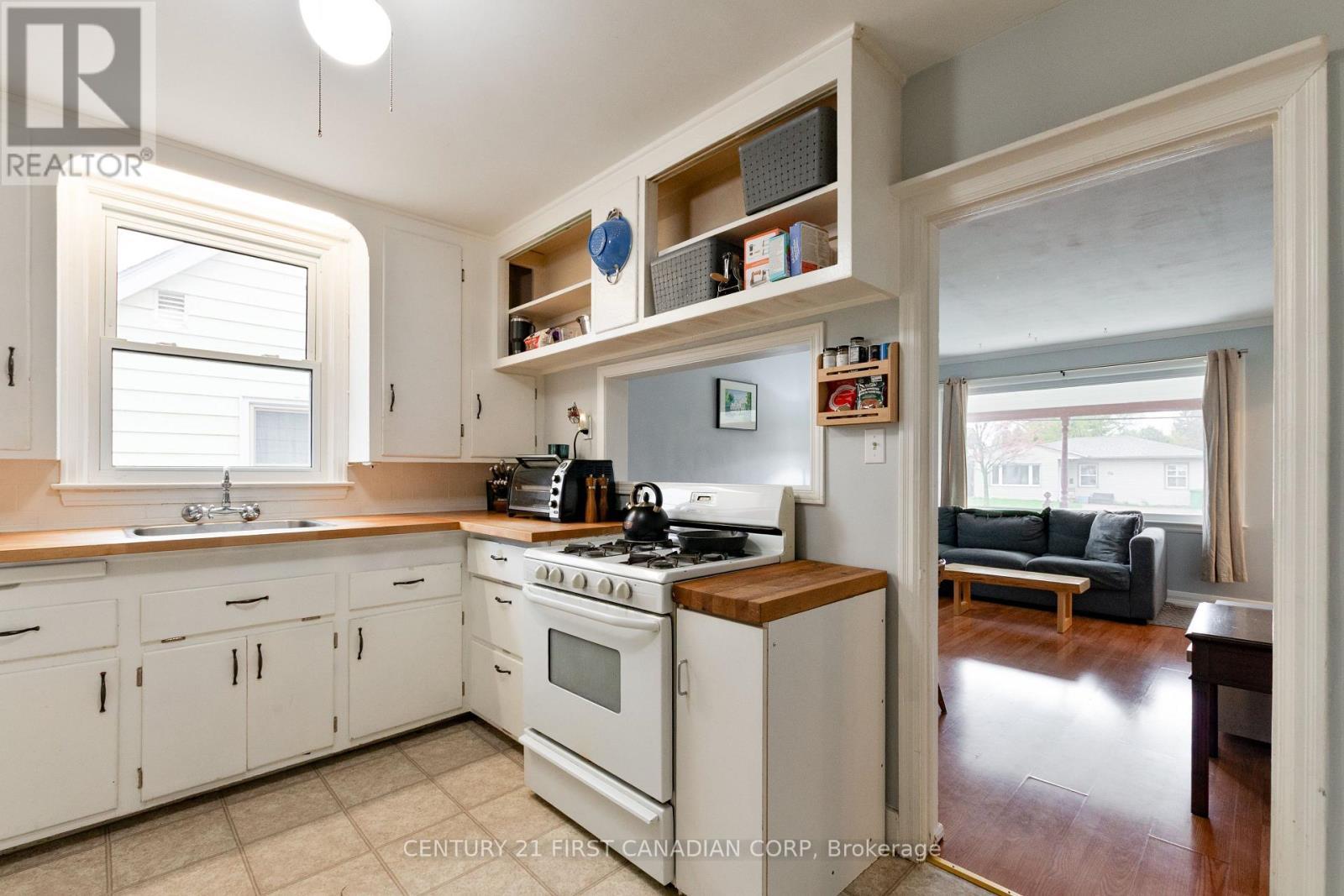 65 First Avenue, St. Thomas, ON - Indoor Photo Showing Kitchen
