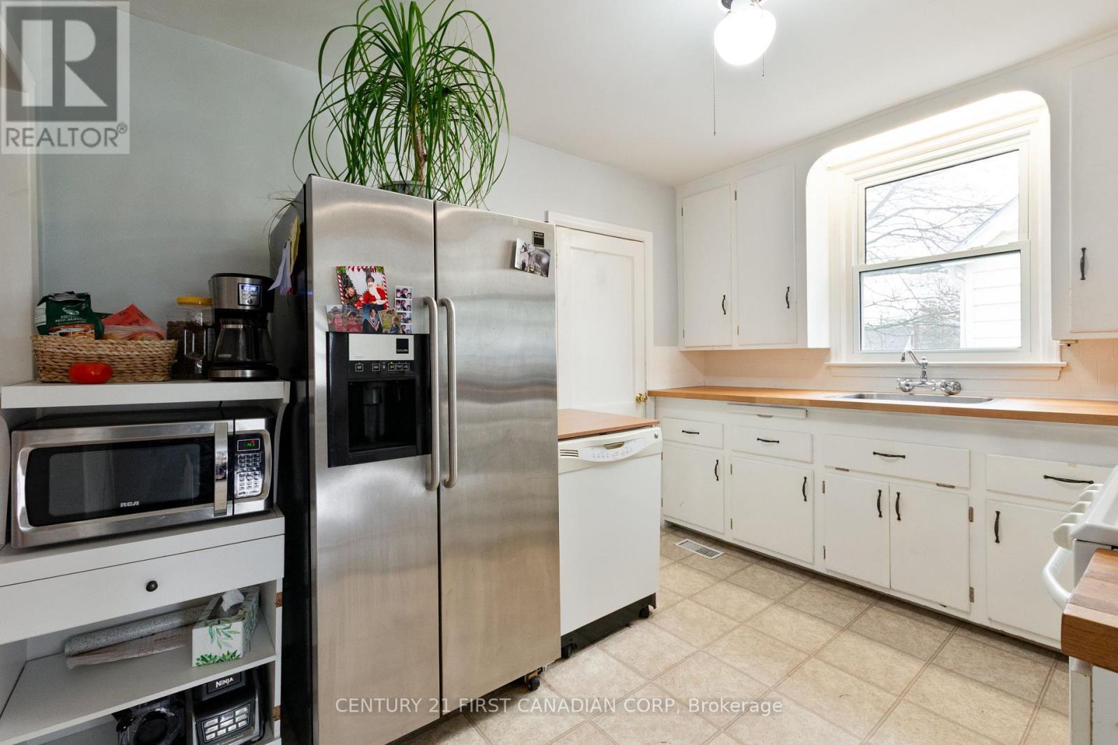 65 First Avenue, St. Thomas, ON - Indoor Photo Showing Kitchen