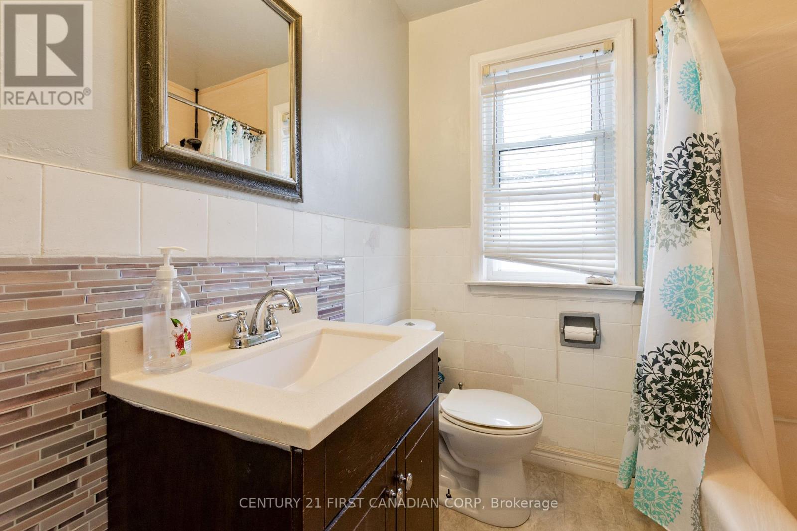 65 First Avenue, St. Thomas, ON - Indoor Photo Showing Bathroom