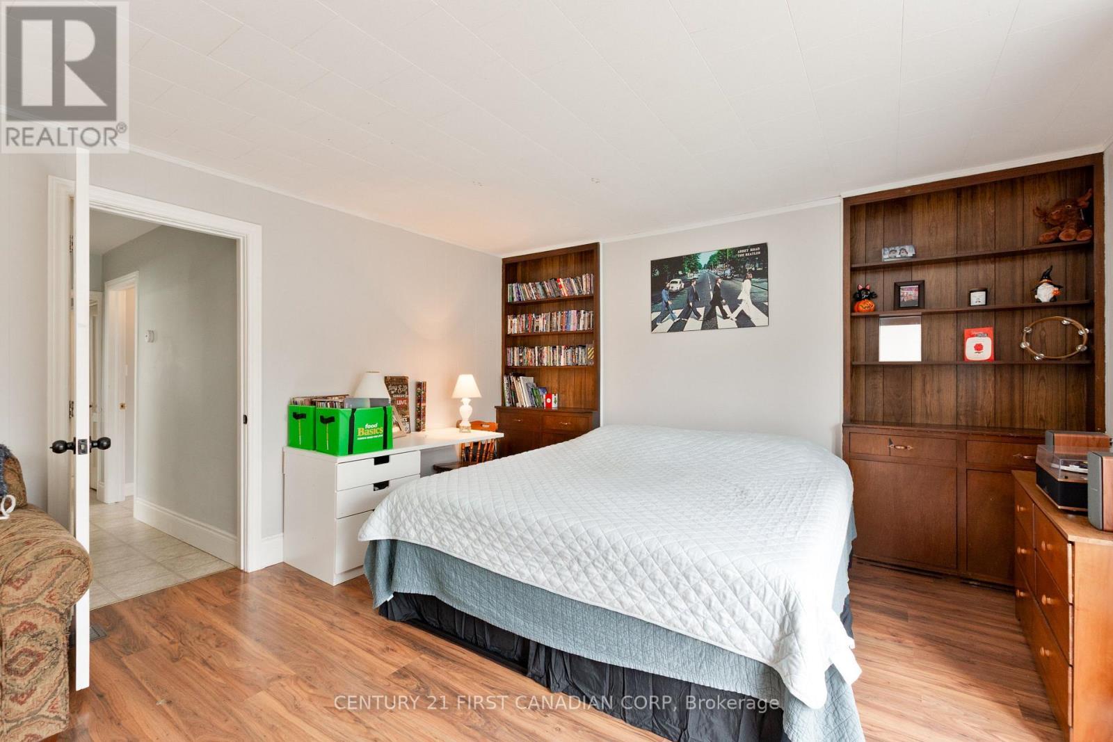 65 First Avenue, St. Thomas, ON - Indoor Photo Showing Bedroom