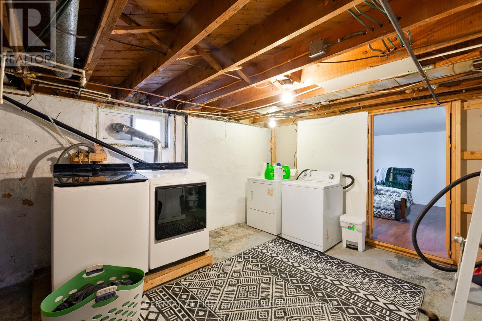 65 First Avenue, St. Thomas, ON - Indoor Photo Showing Laundry Room