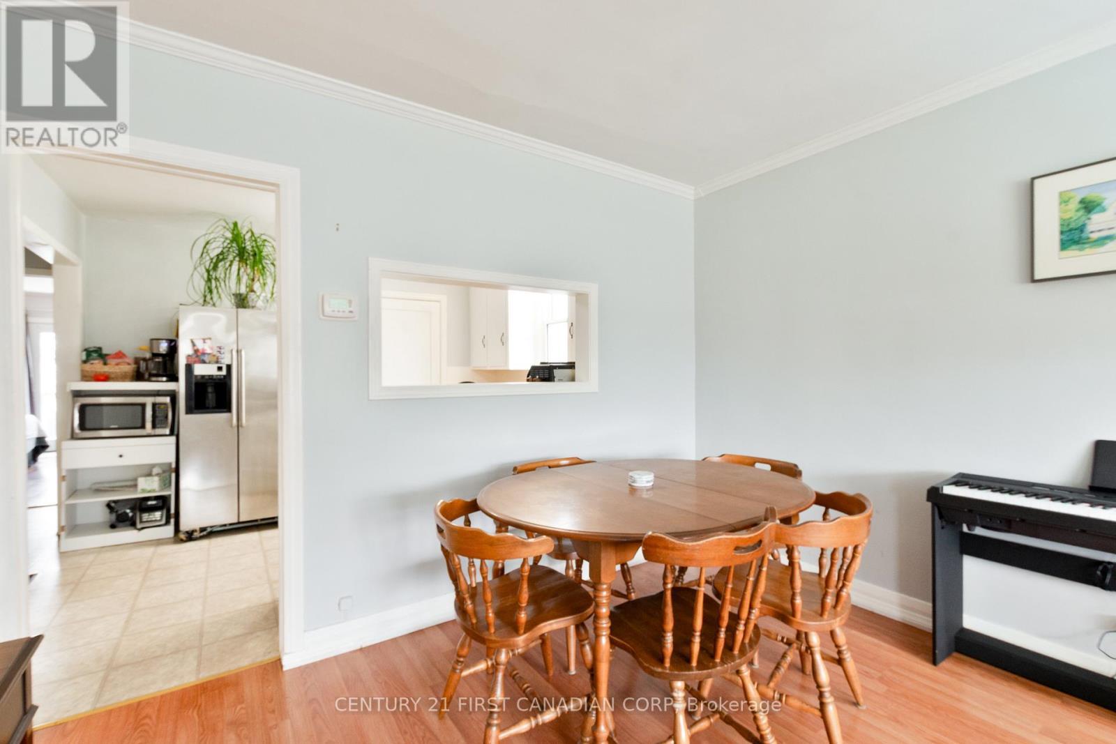 65 First Avenue, St. Thomas, ON - Indoor Photo Showing Dining Room