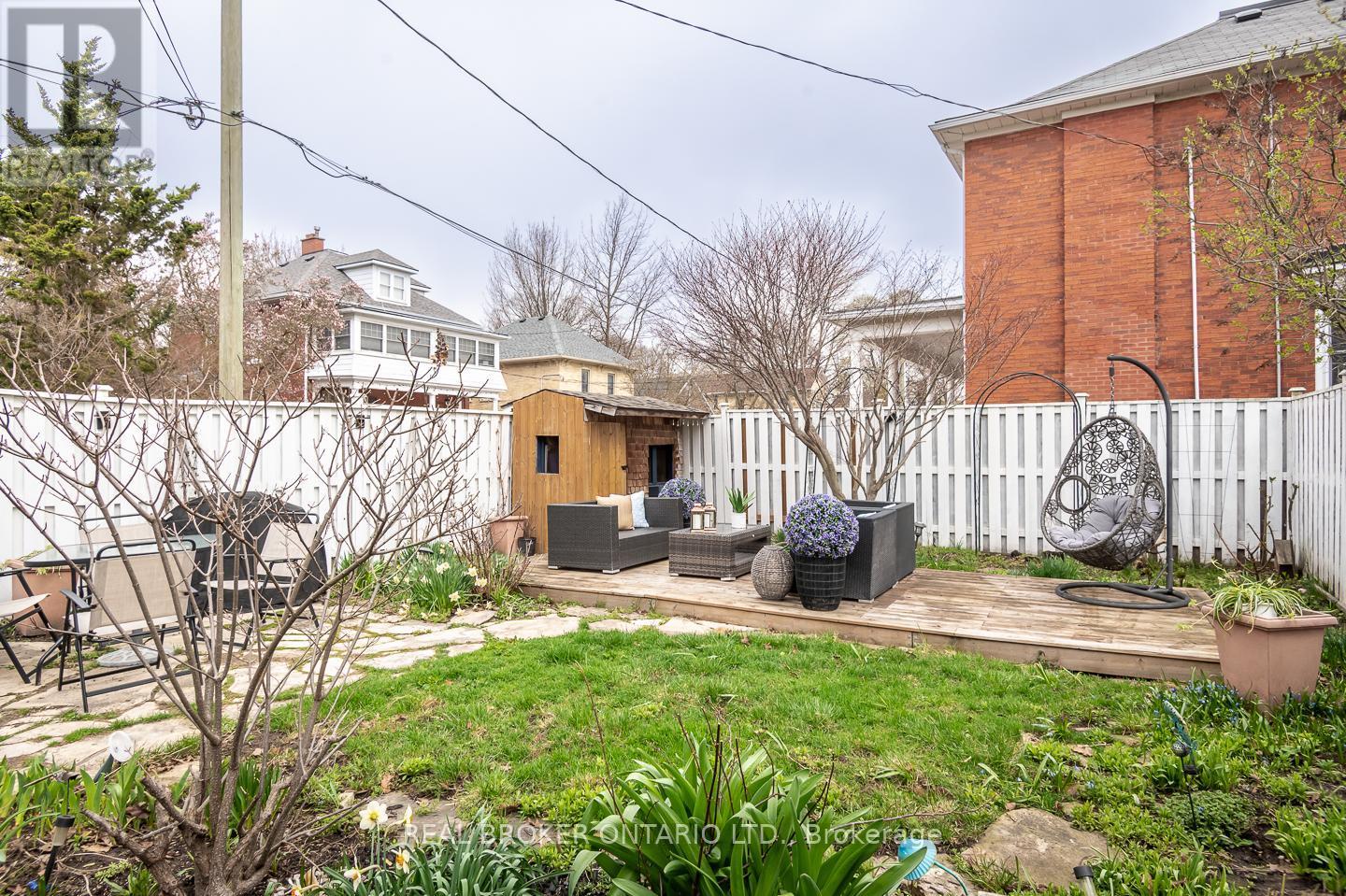 207 Waterloo Street N, Cambridge, ON - Outdoor