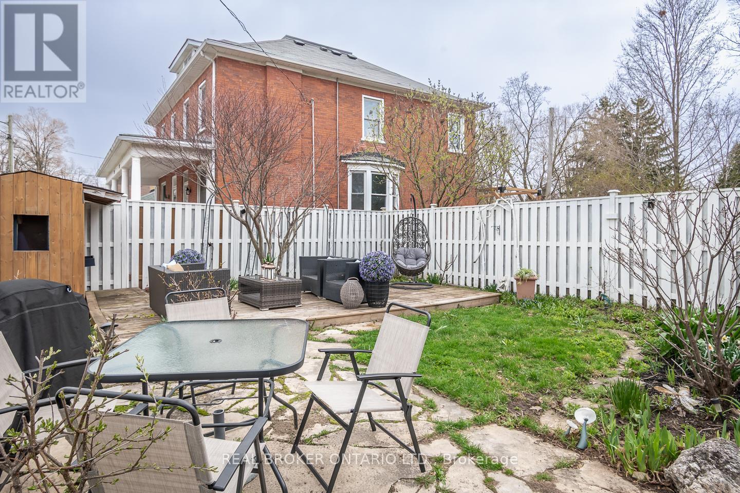 207 Waterloo Street N, Cambridge, ON - Outdoor