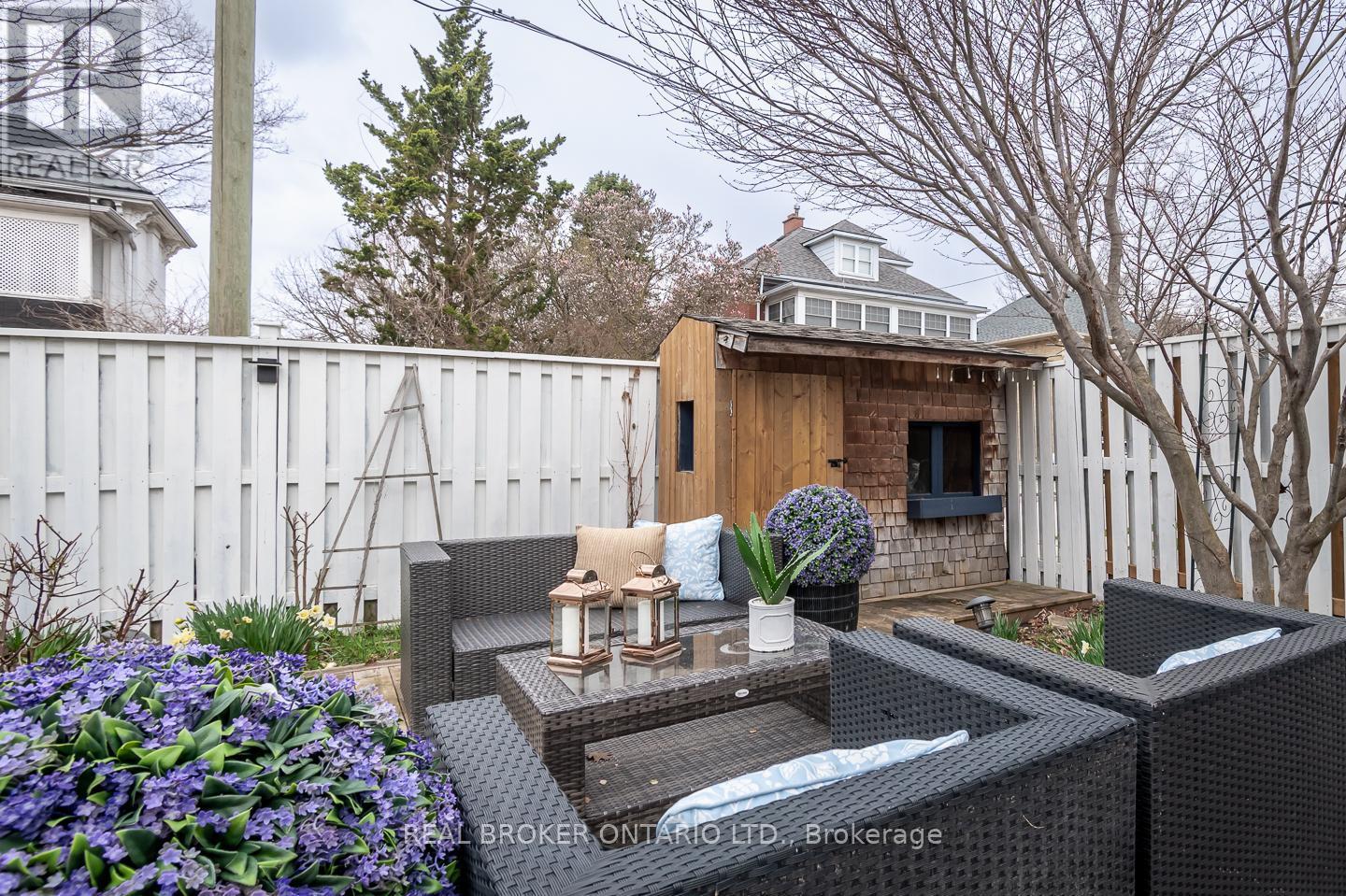 207 Waterloo Street N, Cambridge, ON - Outdoor