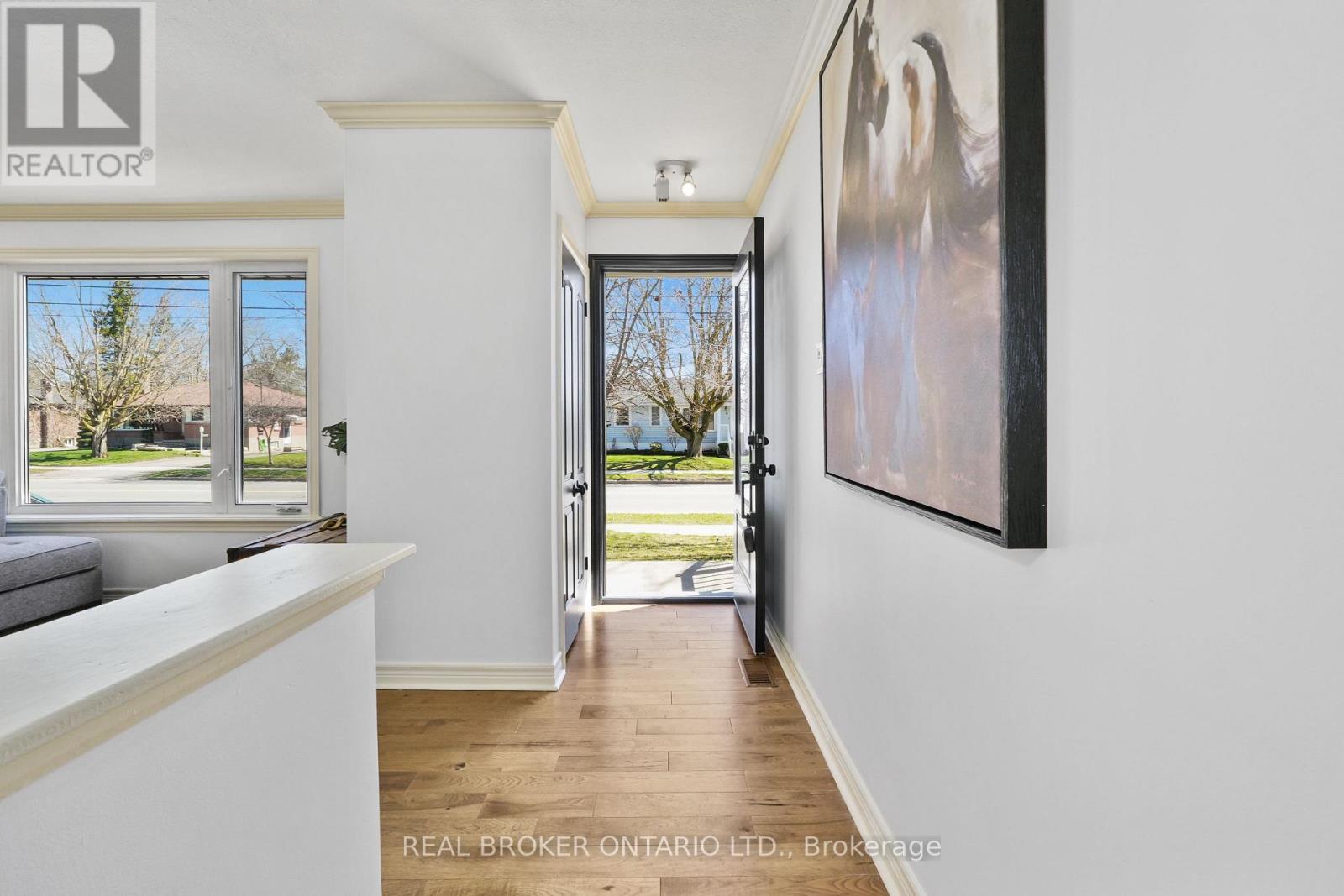 121 Goodfellow Road E, Peterborough, ON - Indoor Photo Showing Living Room