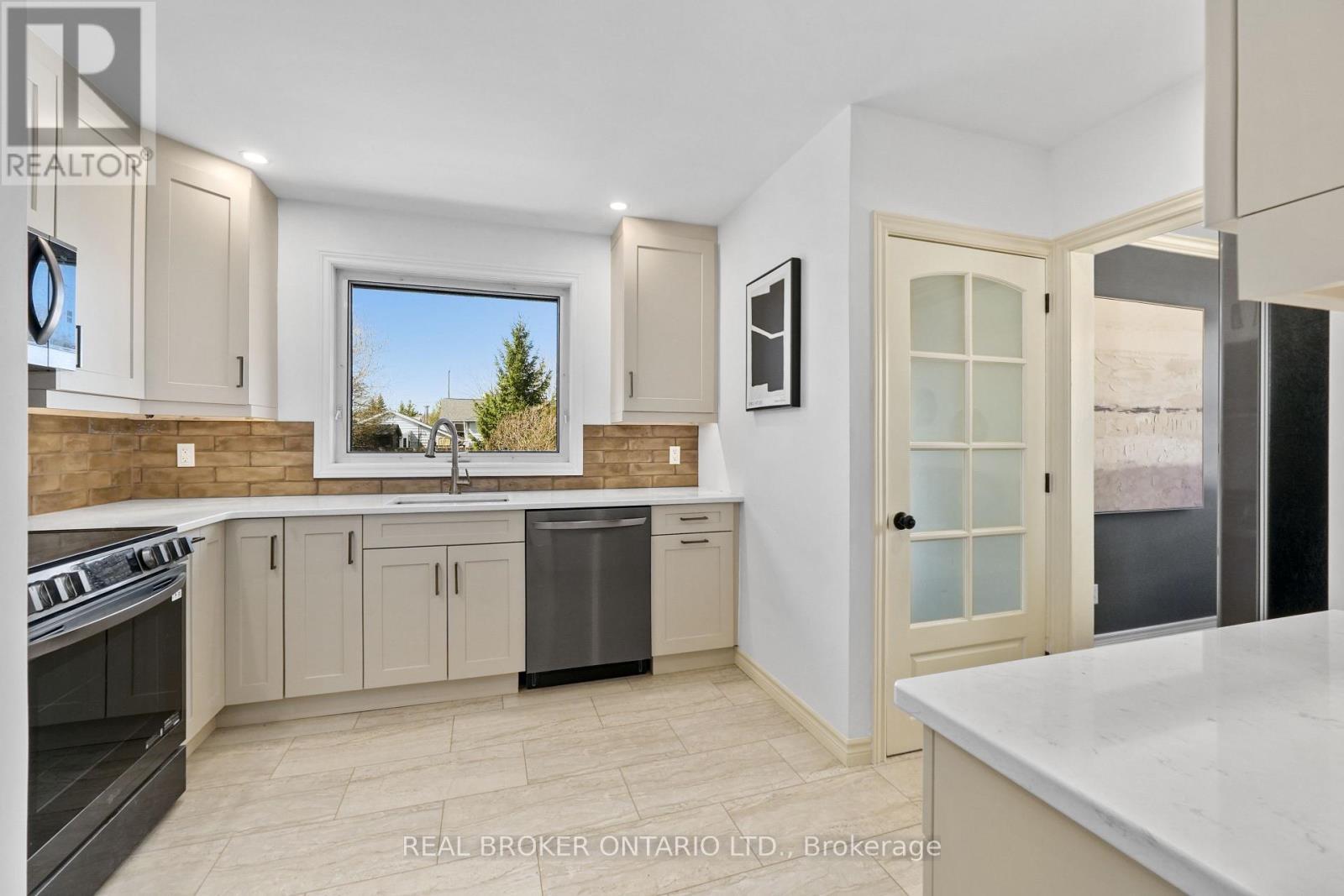 121 Goodfellow Road E, Peterborough, ON - Indoor Photo Showing Kitchen
