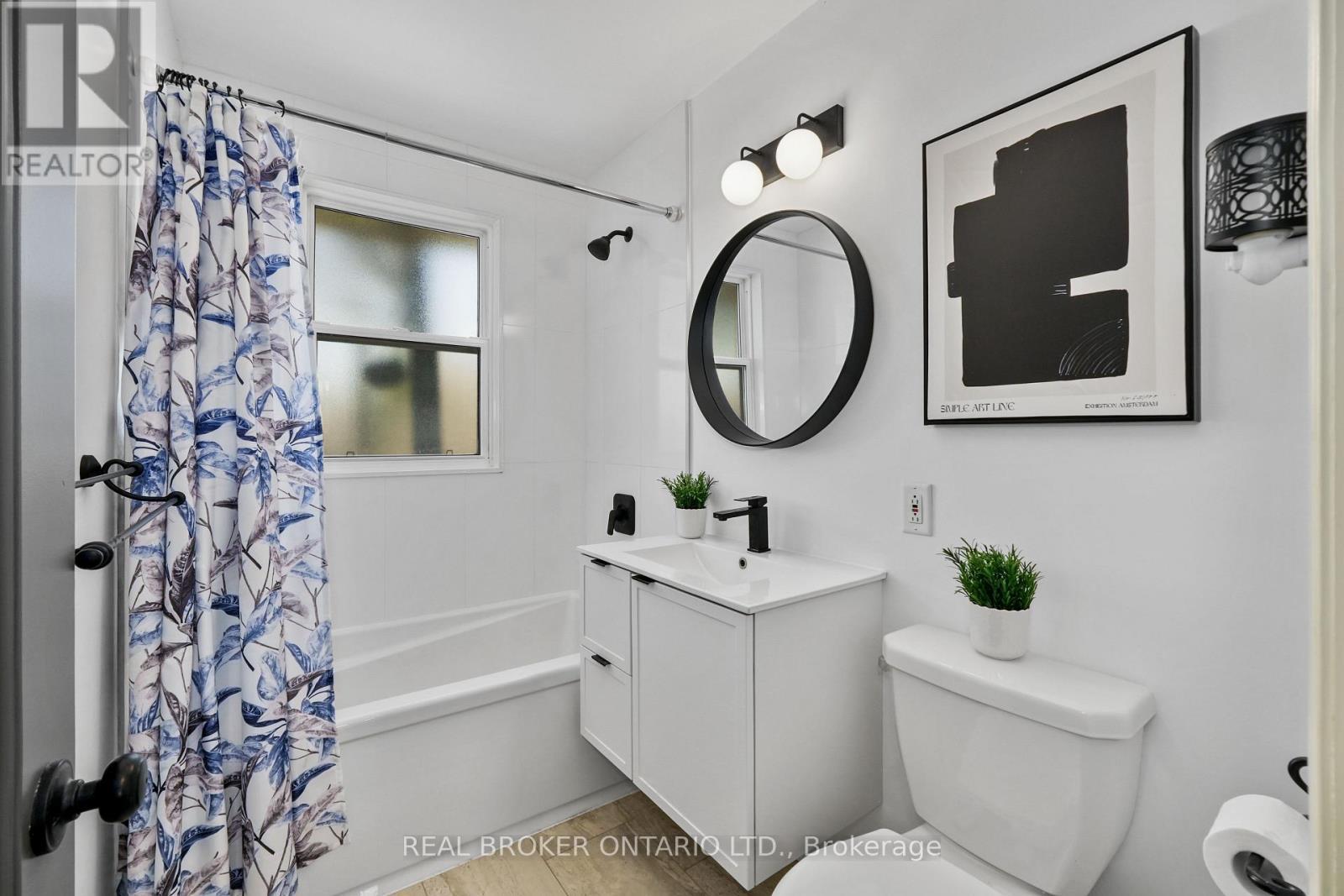 121 Goodfellow Road E, Peterborough, ON - Indoor Photo Showing Bathroom