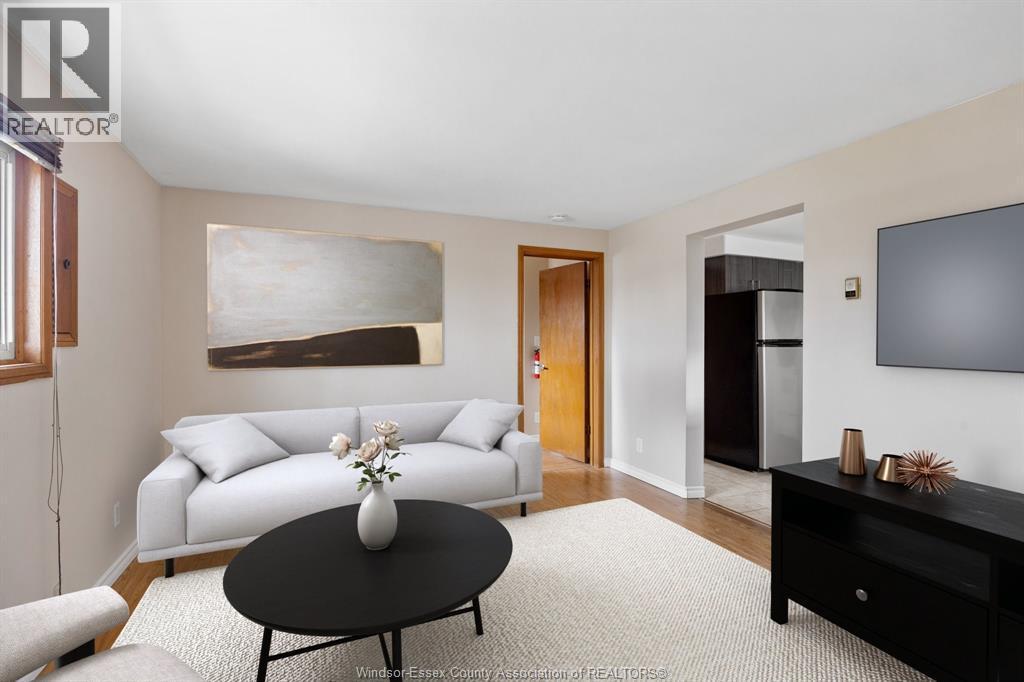 1361 Albert, Windsor, ON - Indoor Photo Showing Living Room