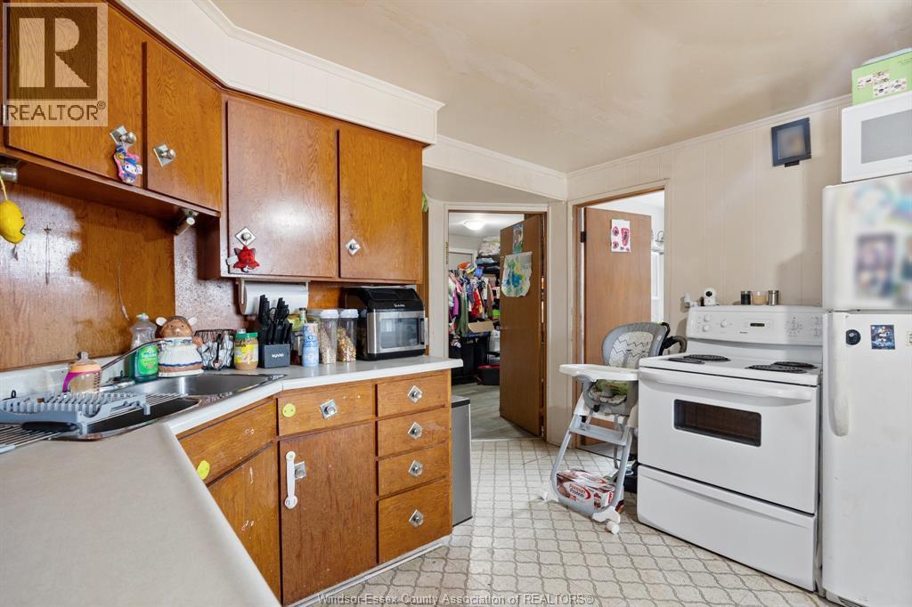 1361 Albert, Windsor, ON - Indoor Photo Showing Kitchen With Double Sink