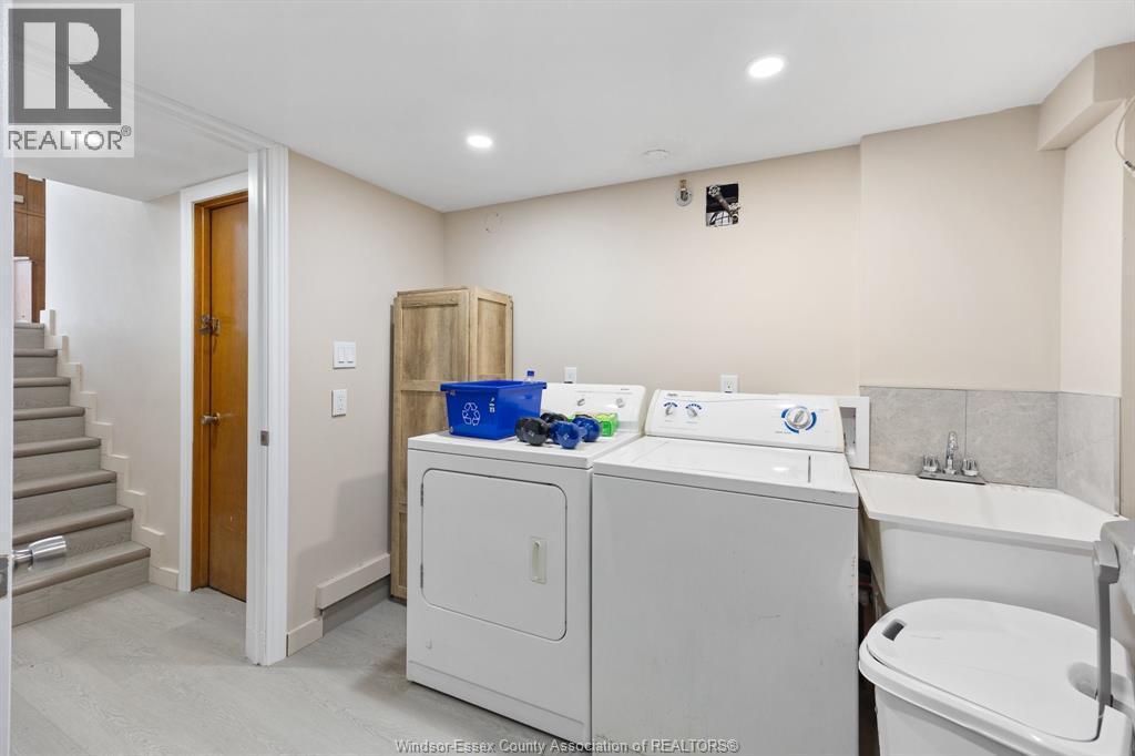 1361 Albert, Windsor, ON - Indoor Photo Showing Laundry Room