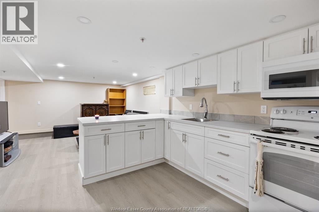 1361 Albert, Windsor, ON - Indoor Photo Showing Kitchen