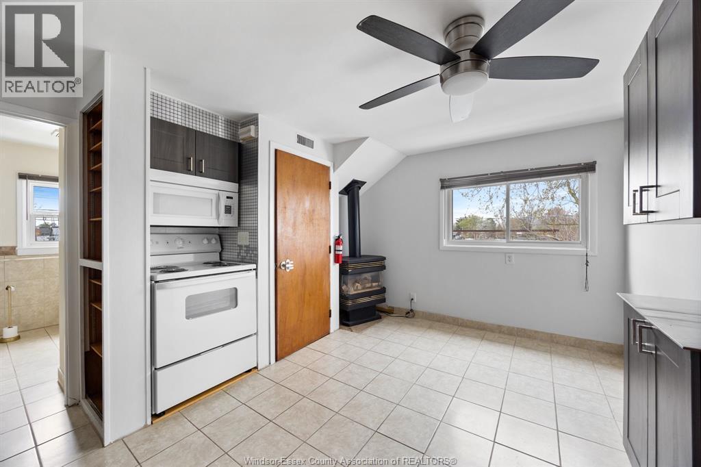 1361 Albert, Windsor, ON - Indoor Photo Showing Kitchen