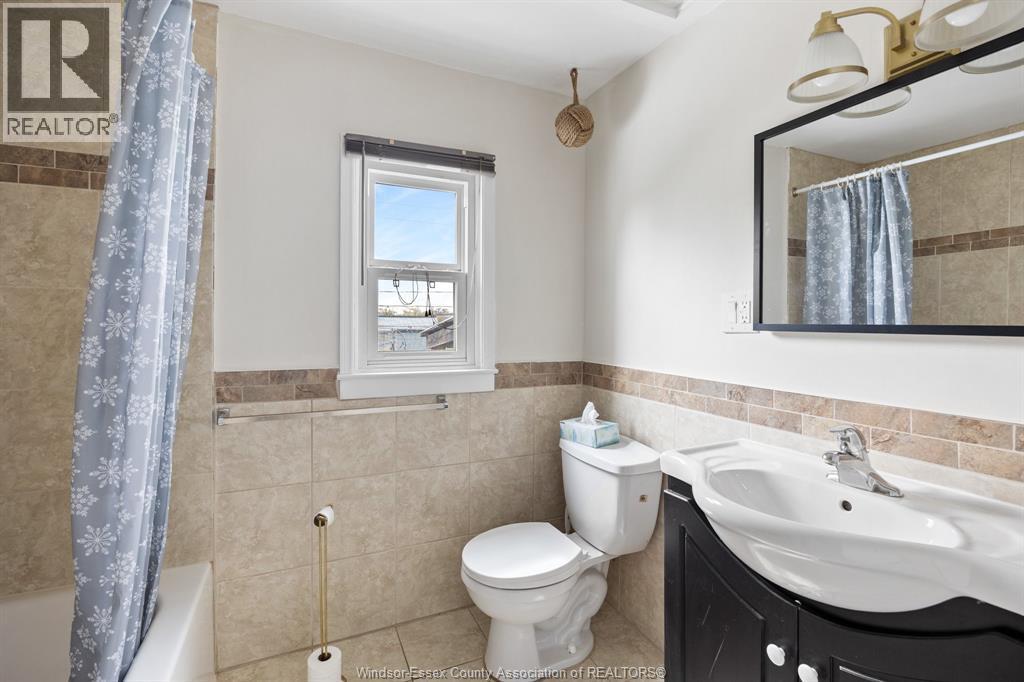 1361 Albert, Windsor, ON - Indoor Photo Showing Bathroom