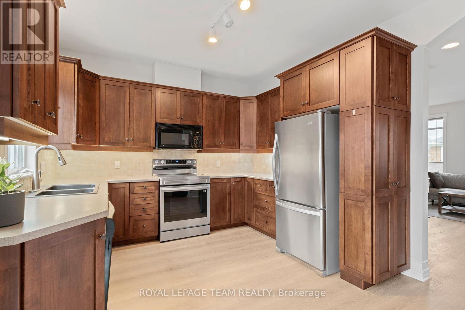 173 West Village Private, Ottawa, ON - Indoor Photo Showing Kitchen With Double Sink