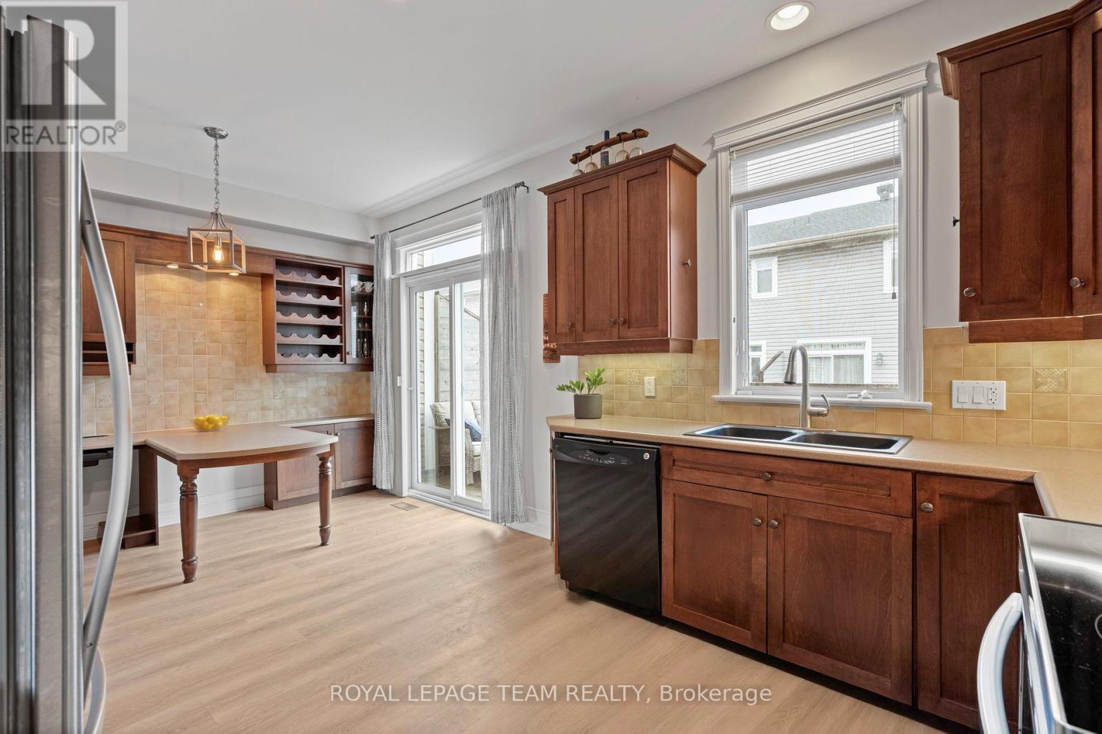 173 West Village Private, Ottawa, ON - Indoor Photo Showing Kitchen With Double Sink