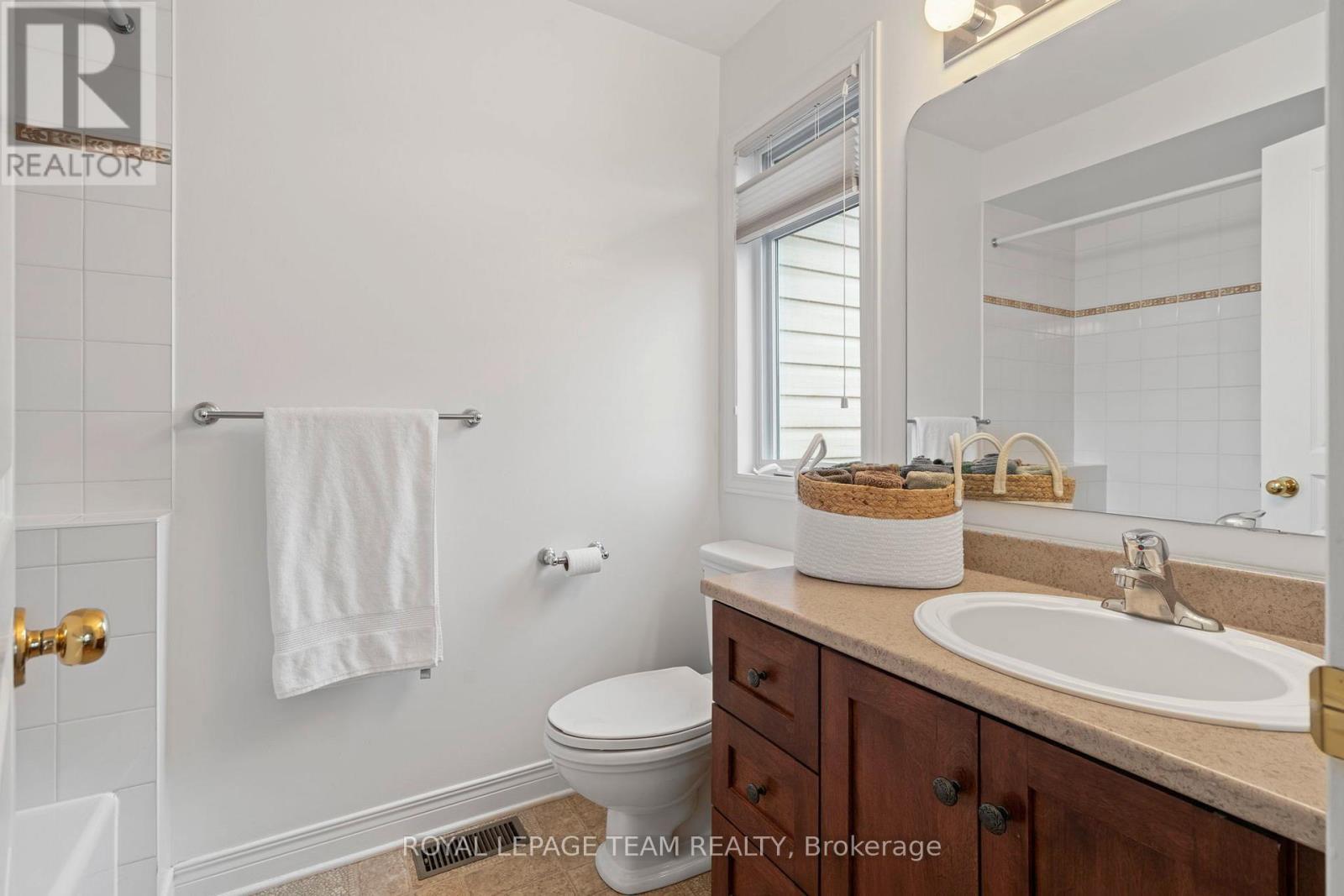 Second Bedroom En-Suite - 173 West Village Private, Ottawa, ON - Indoor Photo Showing Bathroom
