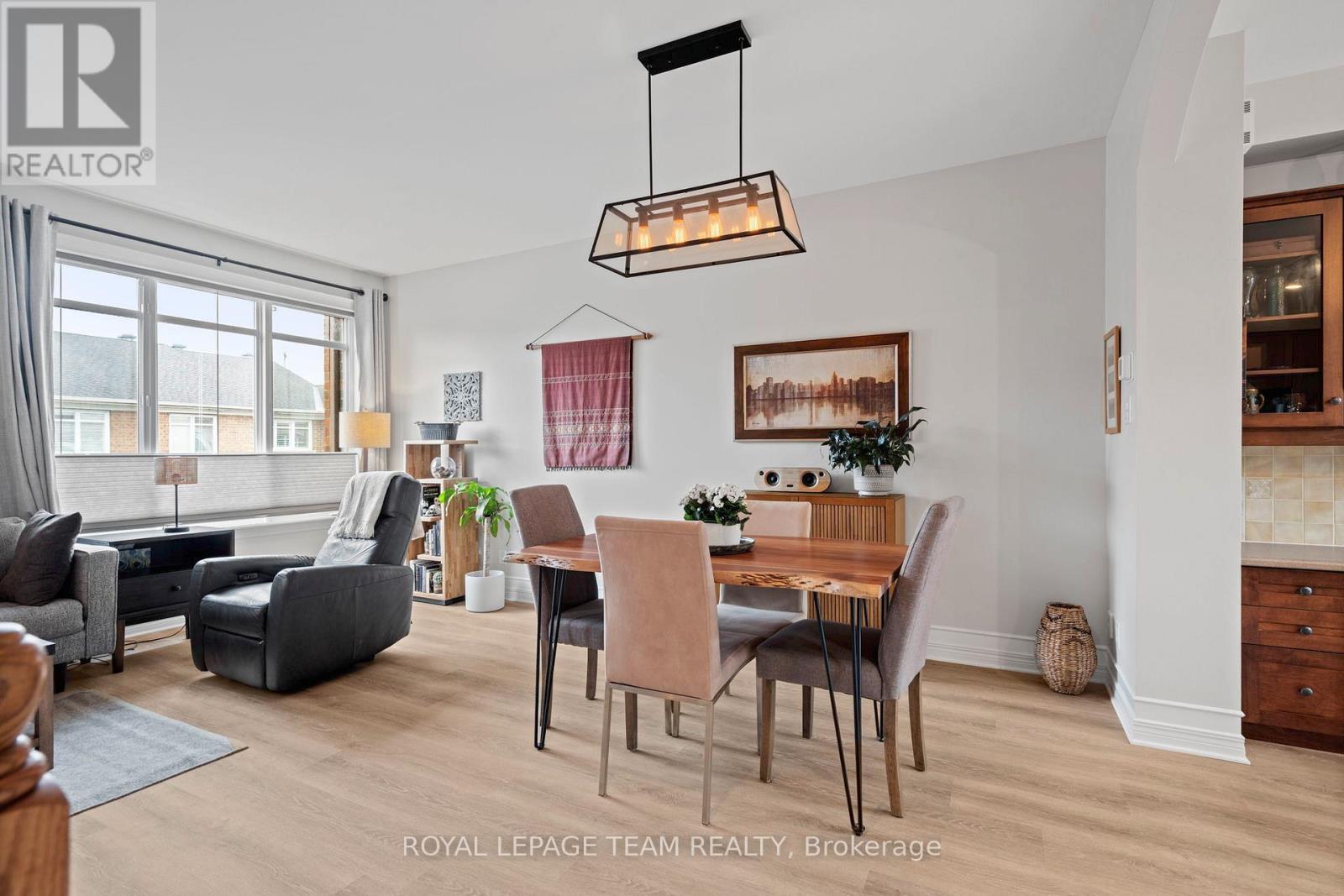Bright & Open Concept Living/Dining Room - 173 West Village Private, Ottawa, ON - Indoor