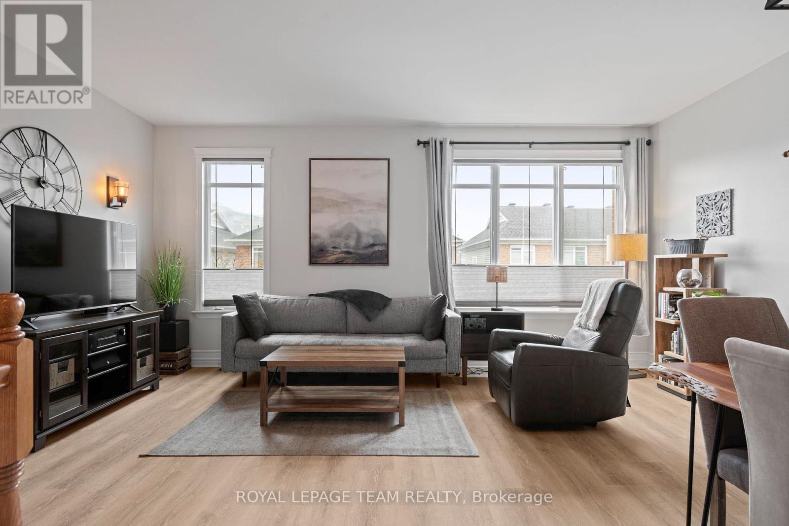 173 West Village Private, Ottawa, ON - Indoor Photo Showing Living Room