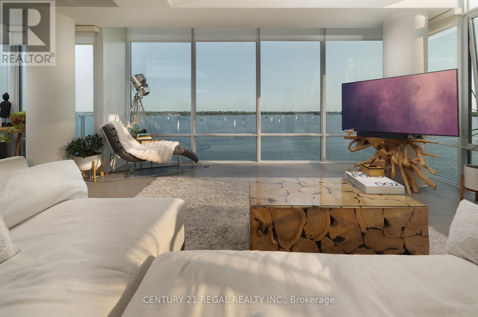 1014 - 29 Queens Quay E, Toronto, ON - Indoor