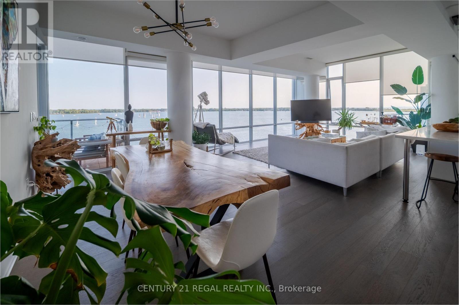 1014 - 29 Queens Quay E, Toronto, ON - Indoor