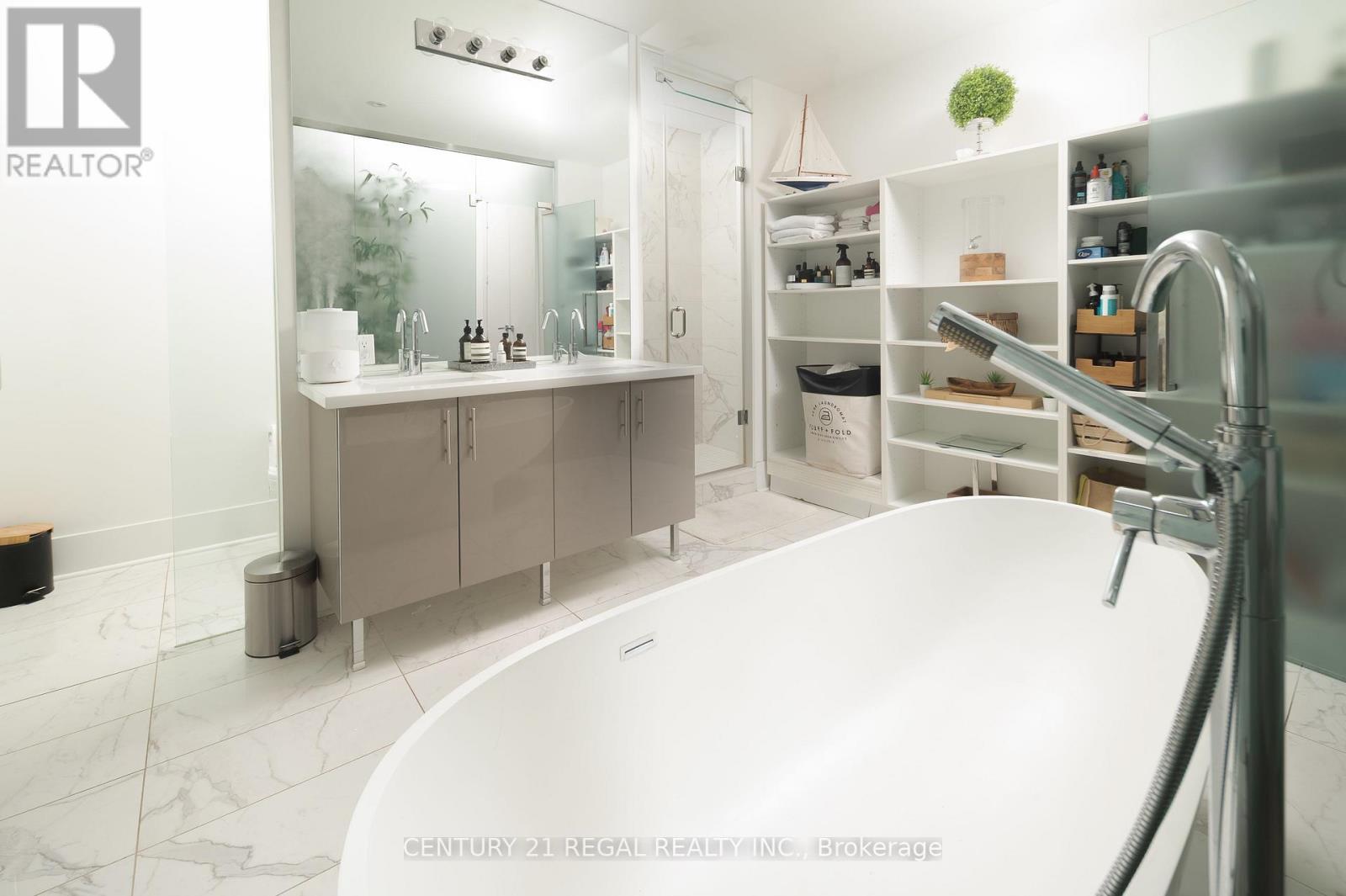 1014 - 29 Queens Quay E, Toronto, ON - Indoor Photo Showing Bathroom