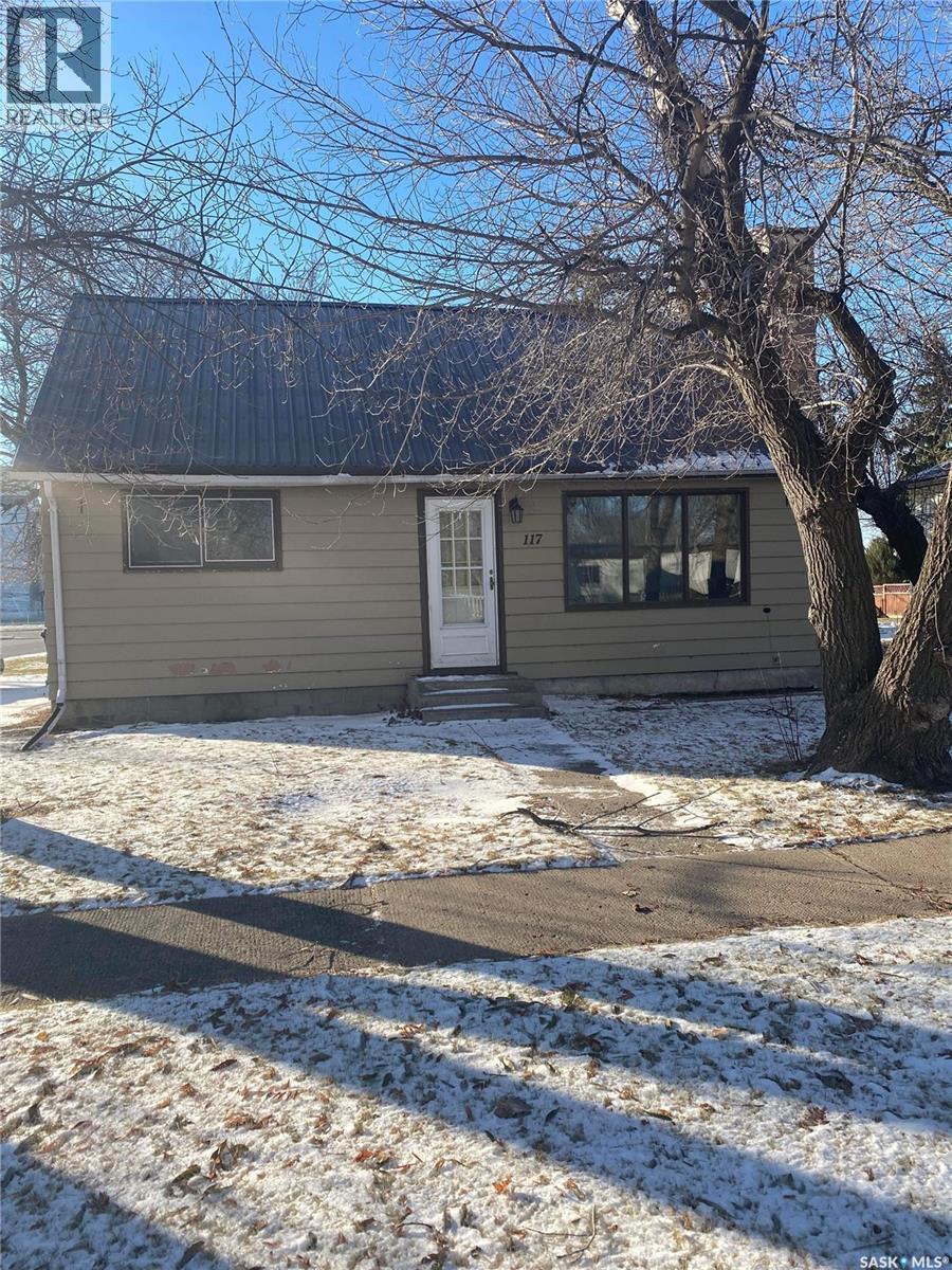 117 Prospect Avenue, Oxbow, SK - Outdoor
