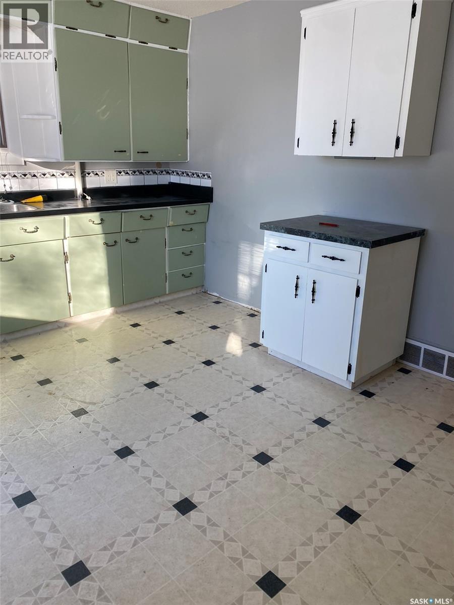117 Prospect Avenue, Oxbow, SK - With Exterior
